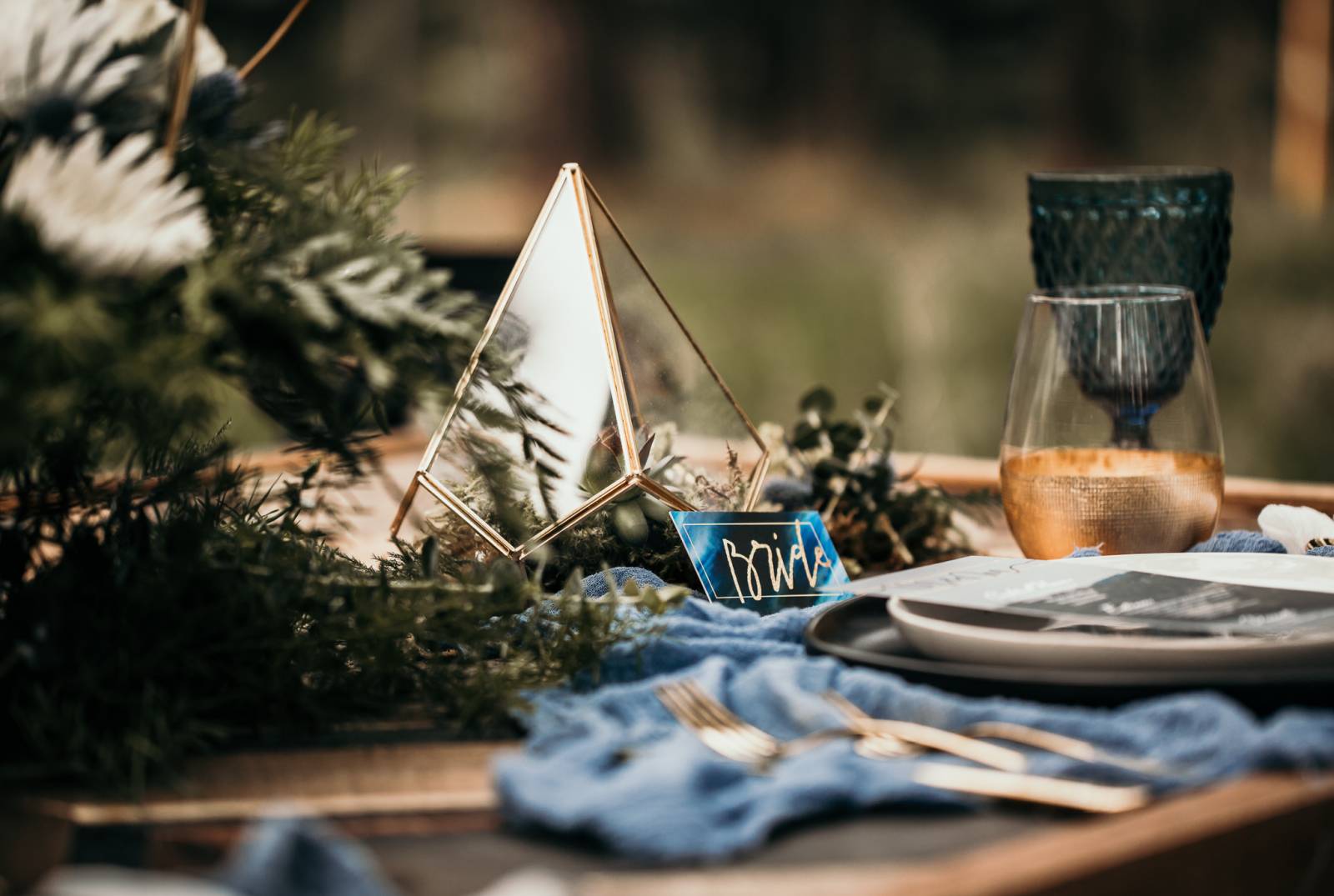 woodsy Idaho outdoor elopement inspiration | wedding reception decor