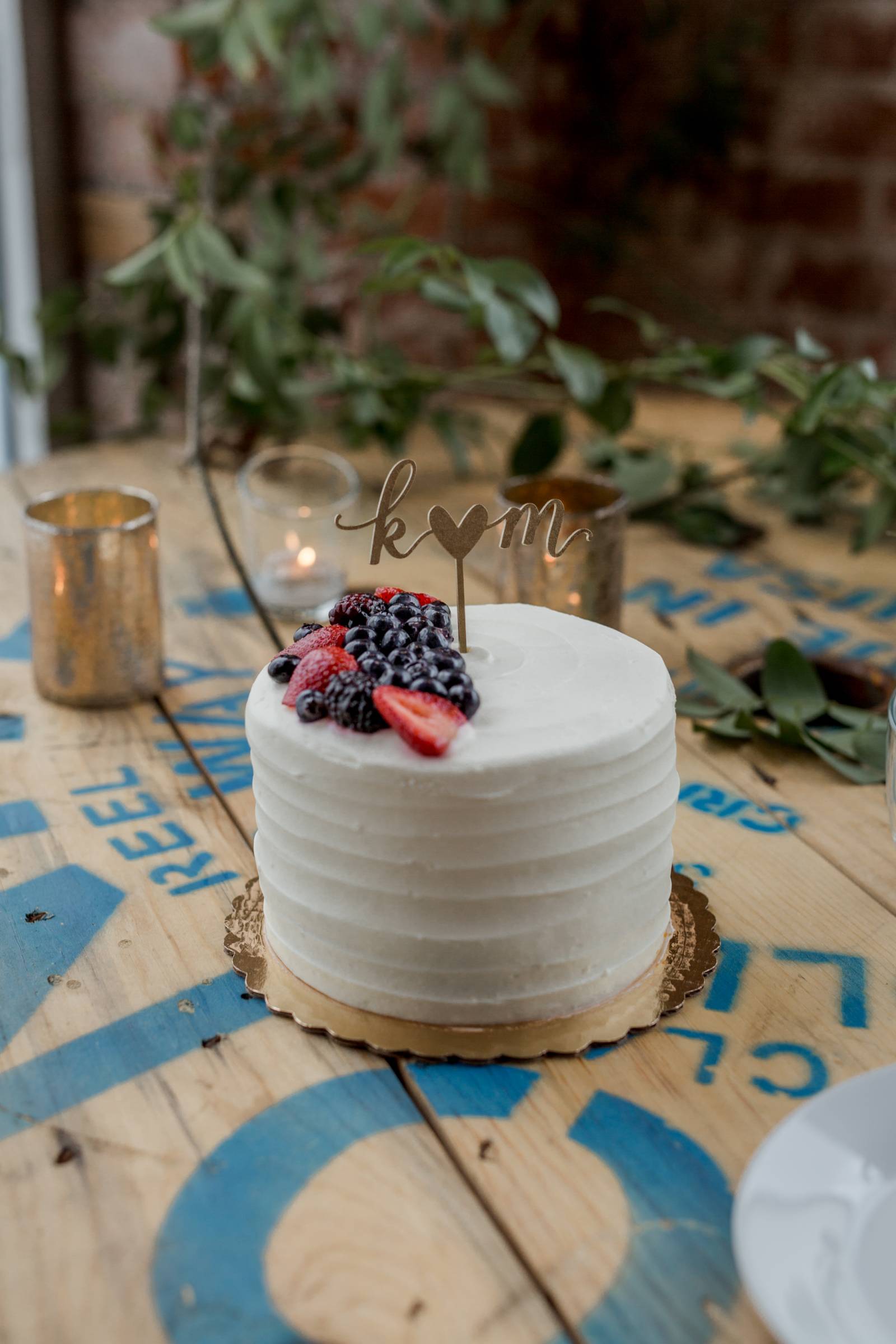 Longmont, Colorado wedding inspiration at the St. Vrain | cake