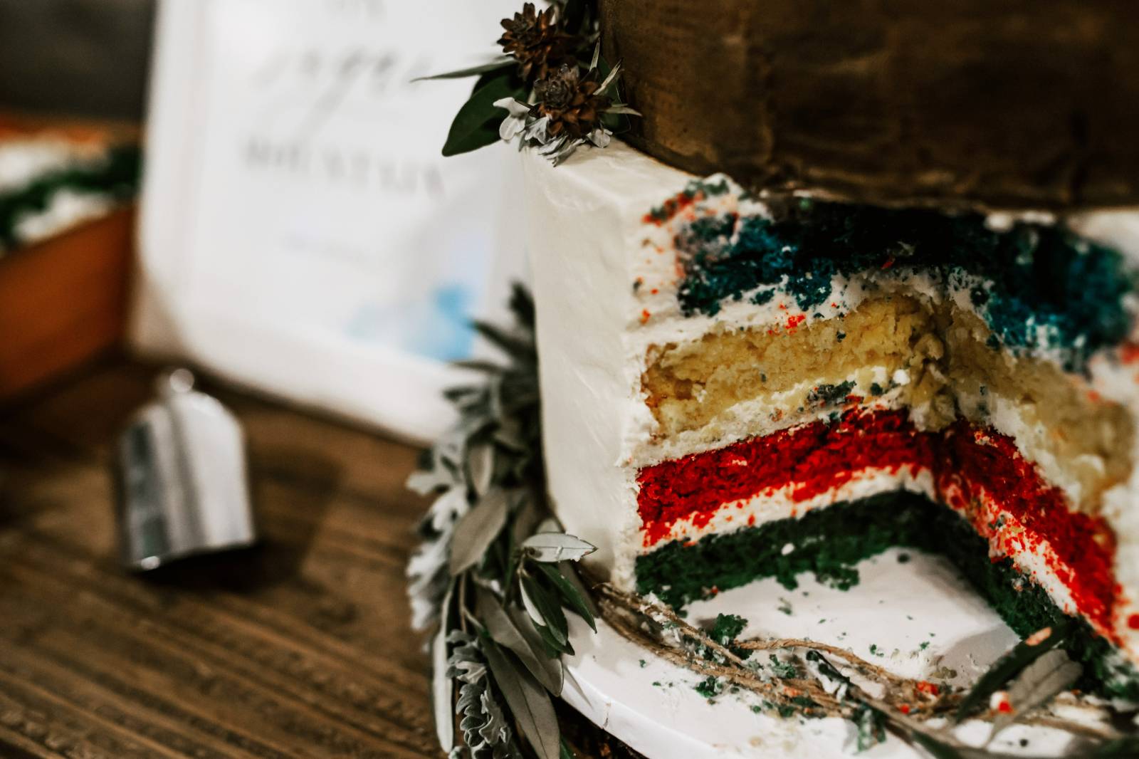 vintage wedding inspiration at Creekside Villa in Canmore | cake Inspiration