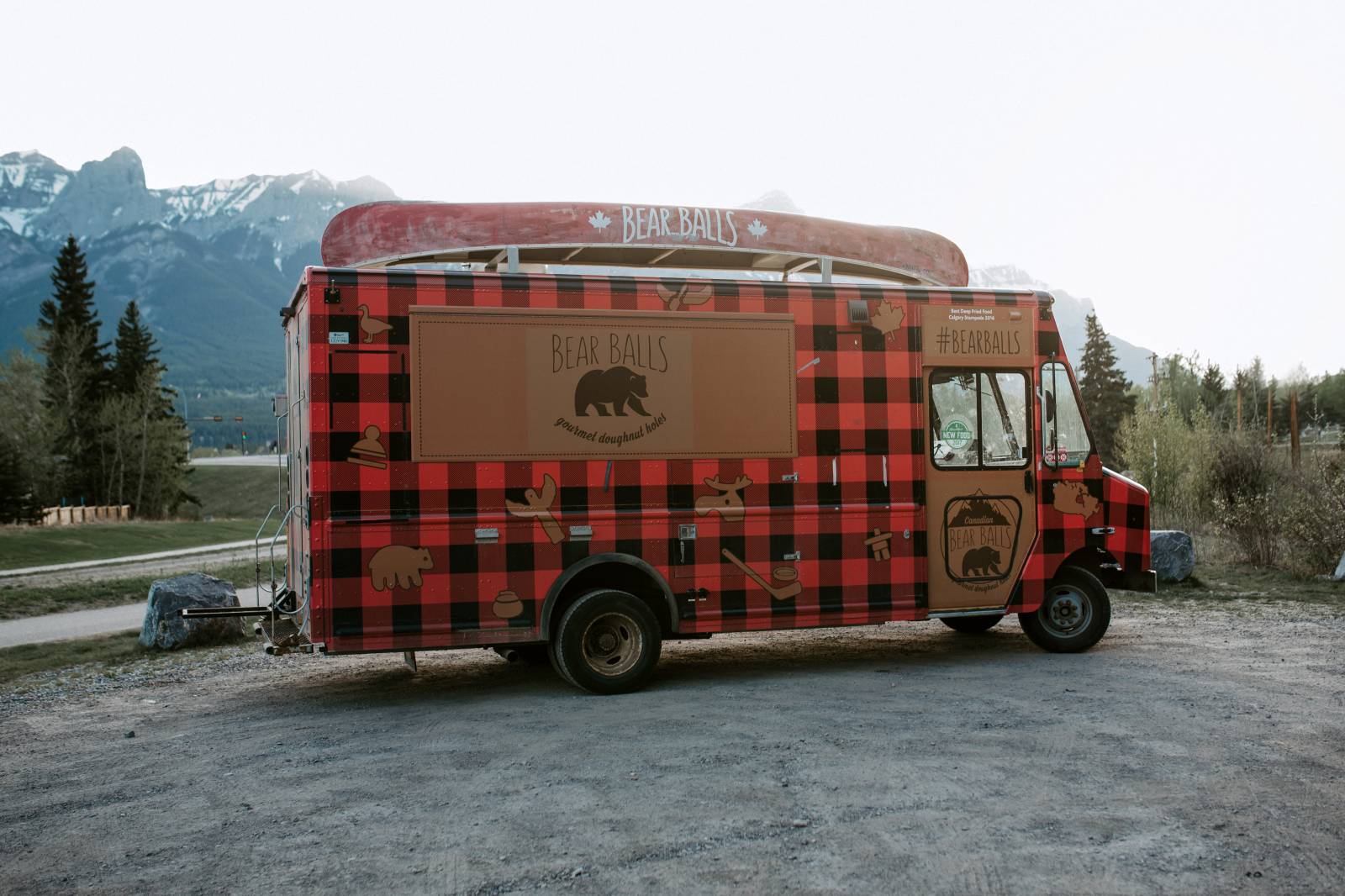vintage wedding inspiration at Creekside Villa in Canmore