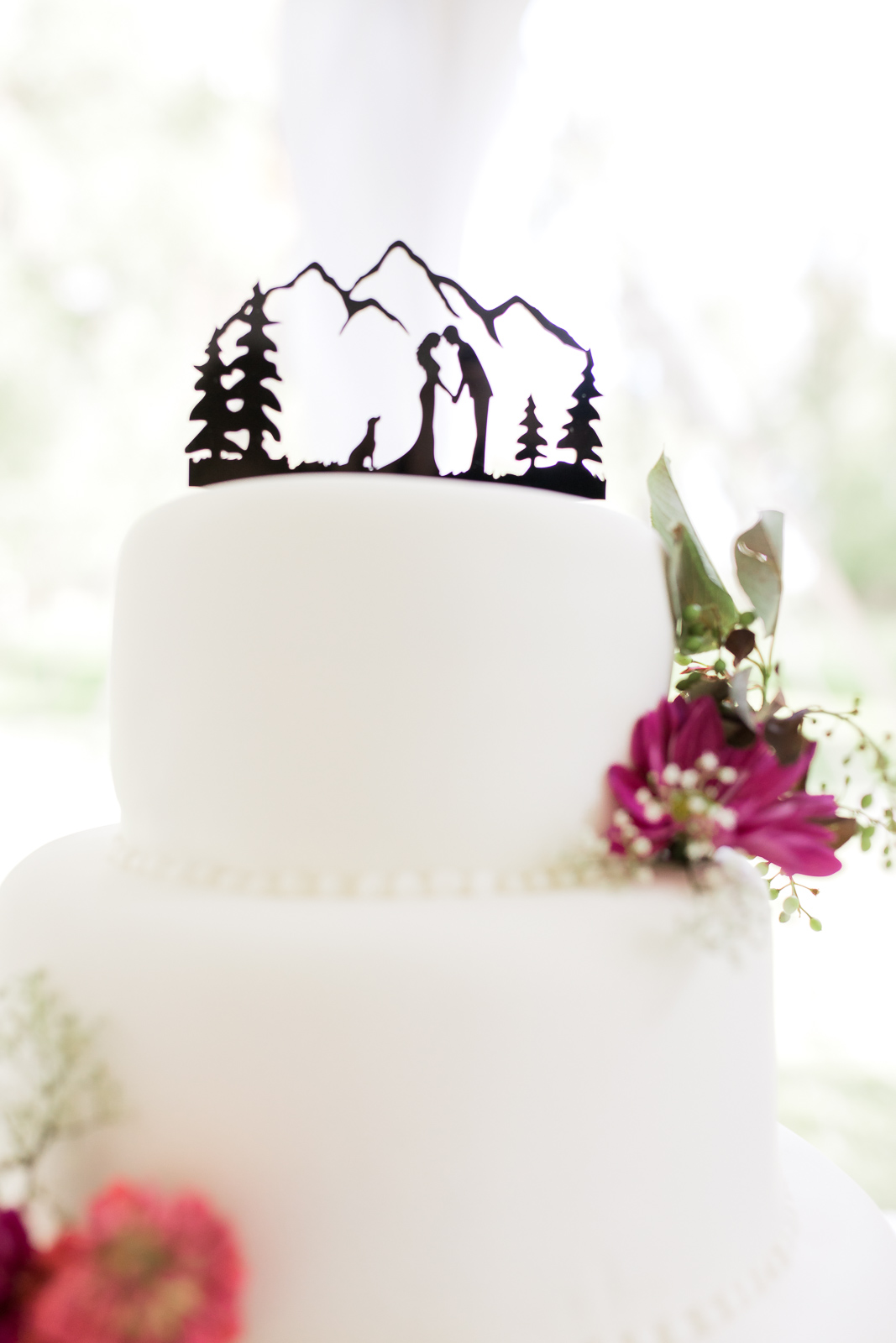 Bridger-Teton National Forest Wedding | Wyoming Rocky Mountain wedding inspiration | cake