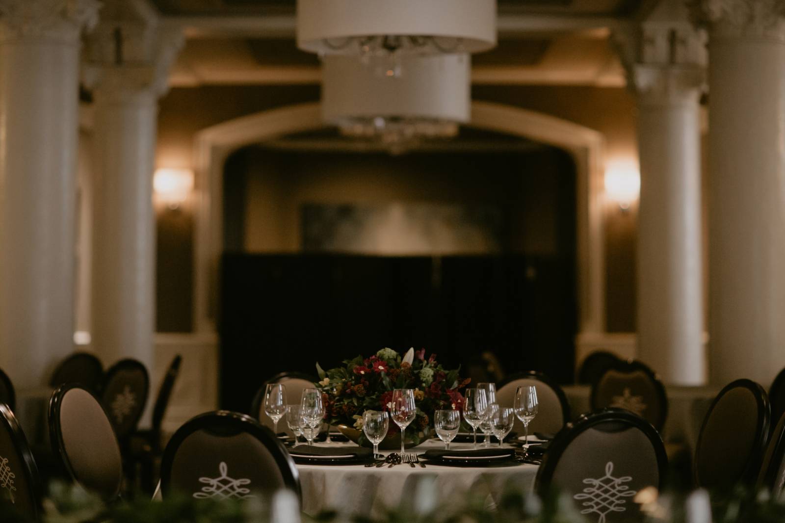 timeless glamour wedding inspiration at the Fairmont Empress styled by Vancouver Island Wedding Plan