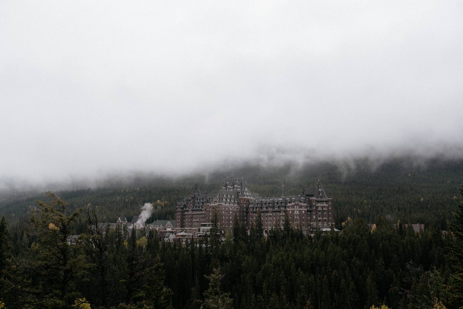 A foggy Banff elopement captured by Canadian wedding photographer Hennygraphy