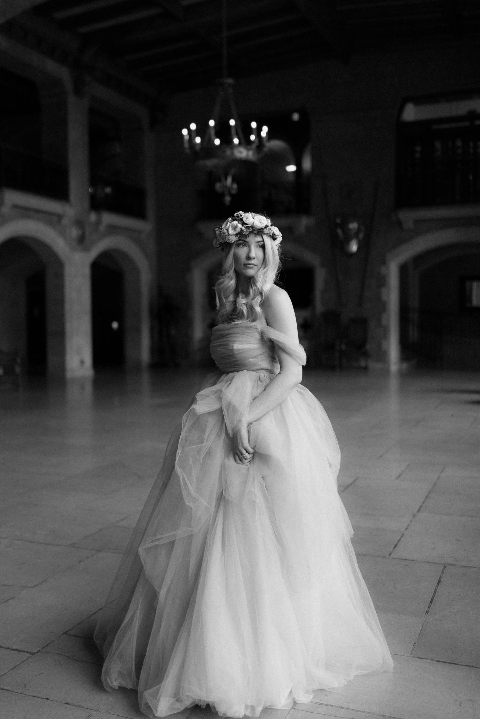bride style | a foggy Banff elopement captured by Canadian wedding photographer Hennygraphy