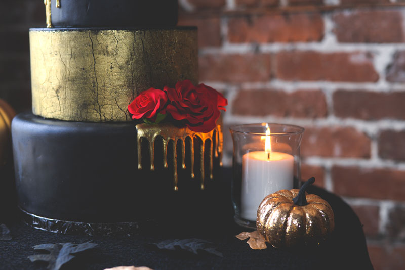red roses on black and gold wedding cake