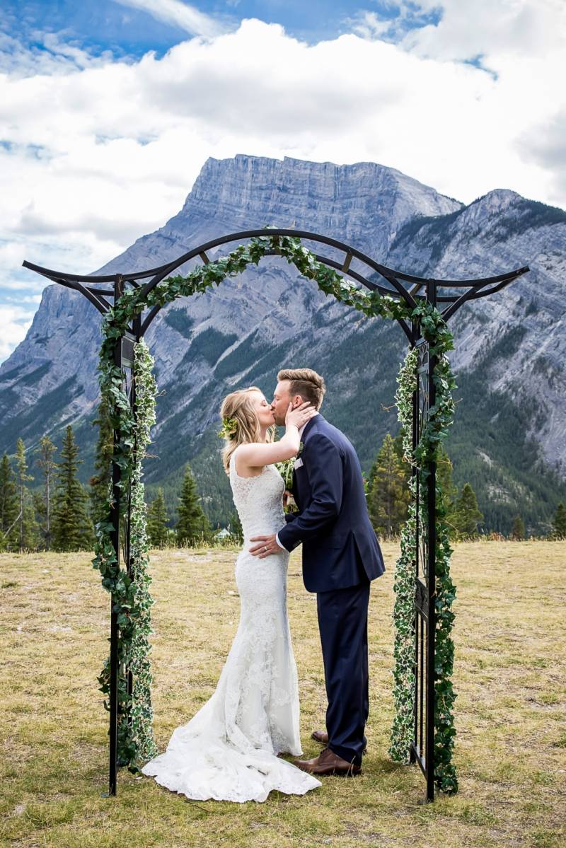 Banff outdoor summer wedding, Banff wedding photographer, Tunnel Mountain Reservoir Ceremony