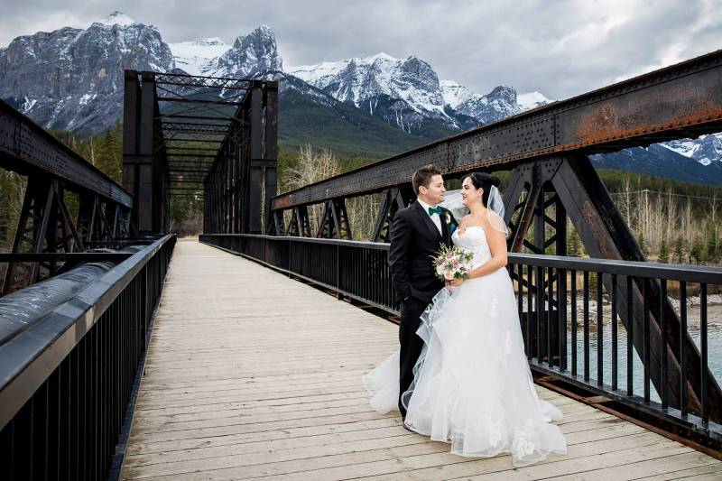 Bride and groom outdoor photos, mountain wedding, Canmore wedding, Canmore Wedding Photographer, Ban
