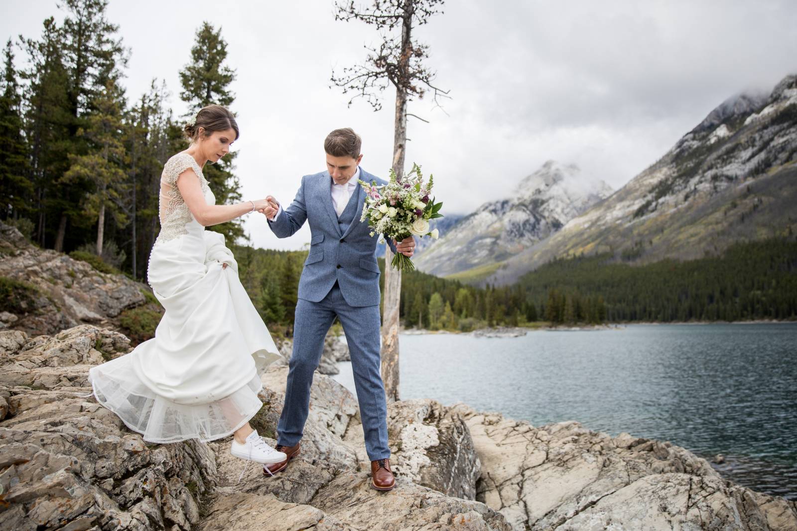 Banff Lake Minnewanka outdoor elopement, Banff elopement photographer, summer mountain elopement, co
