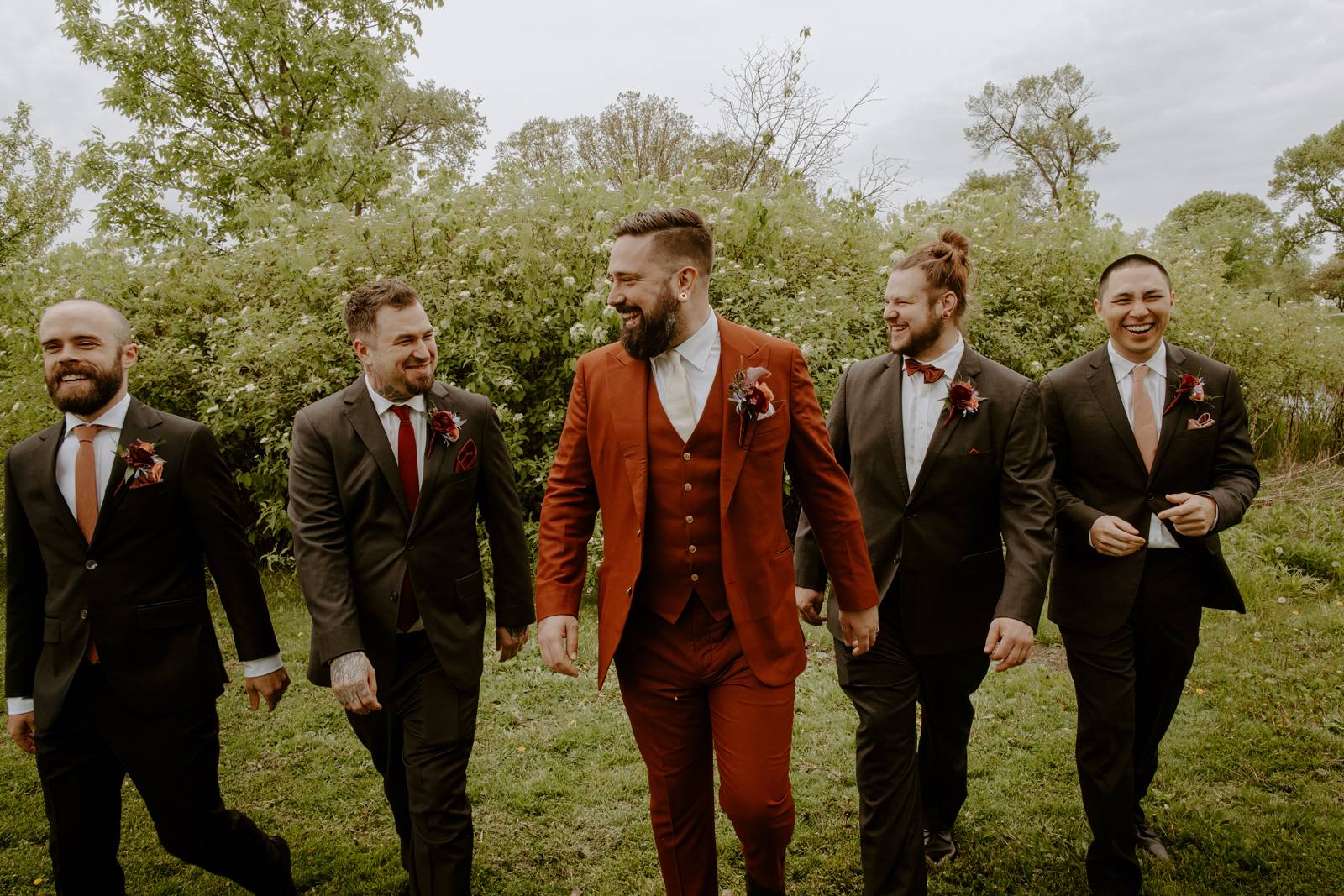 A GUIDE TO CHOOSING YOUR WEDDING PARTY FASHIONS: 9 WEDDING PARTY