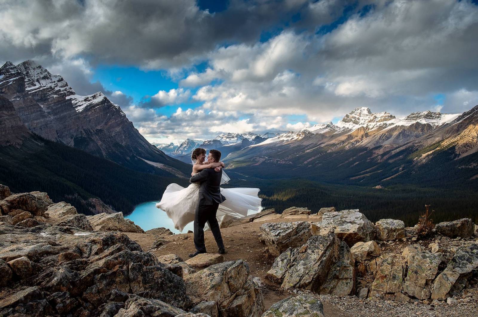 Spinning wedding couple