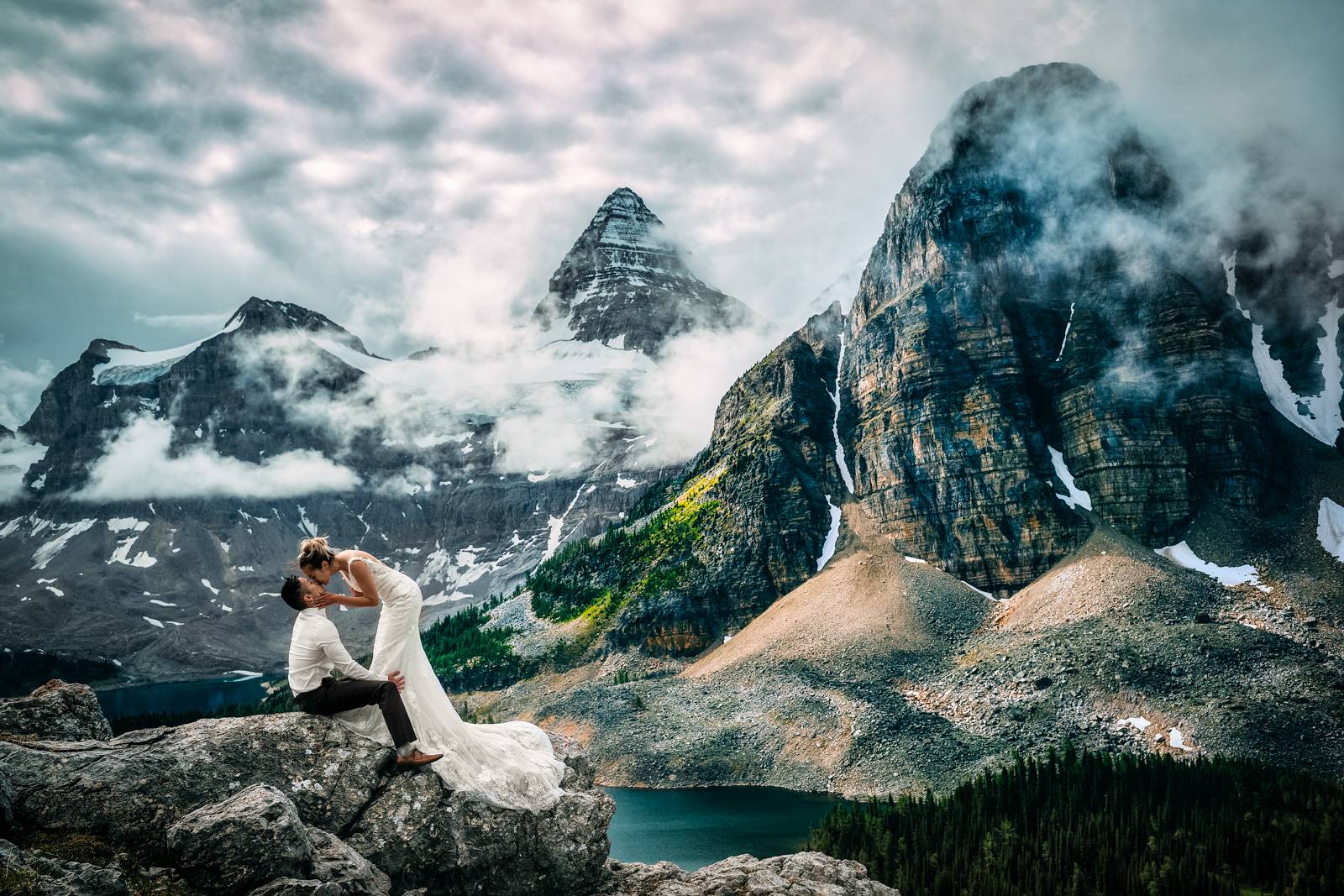 Elopement kiss at Mount Asinniboine.