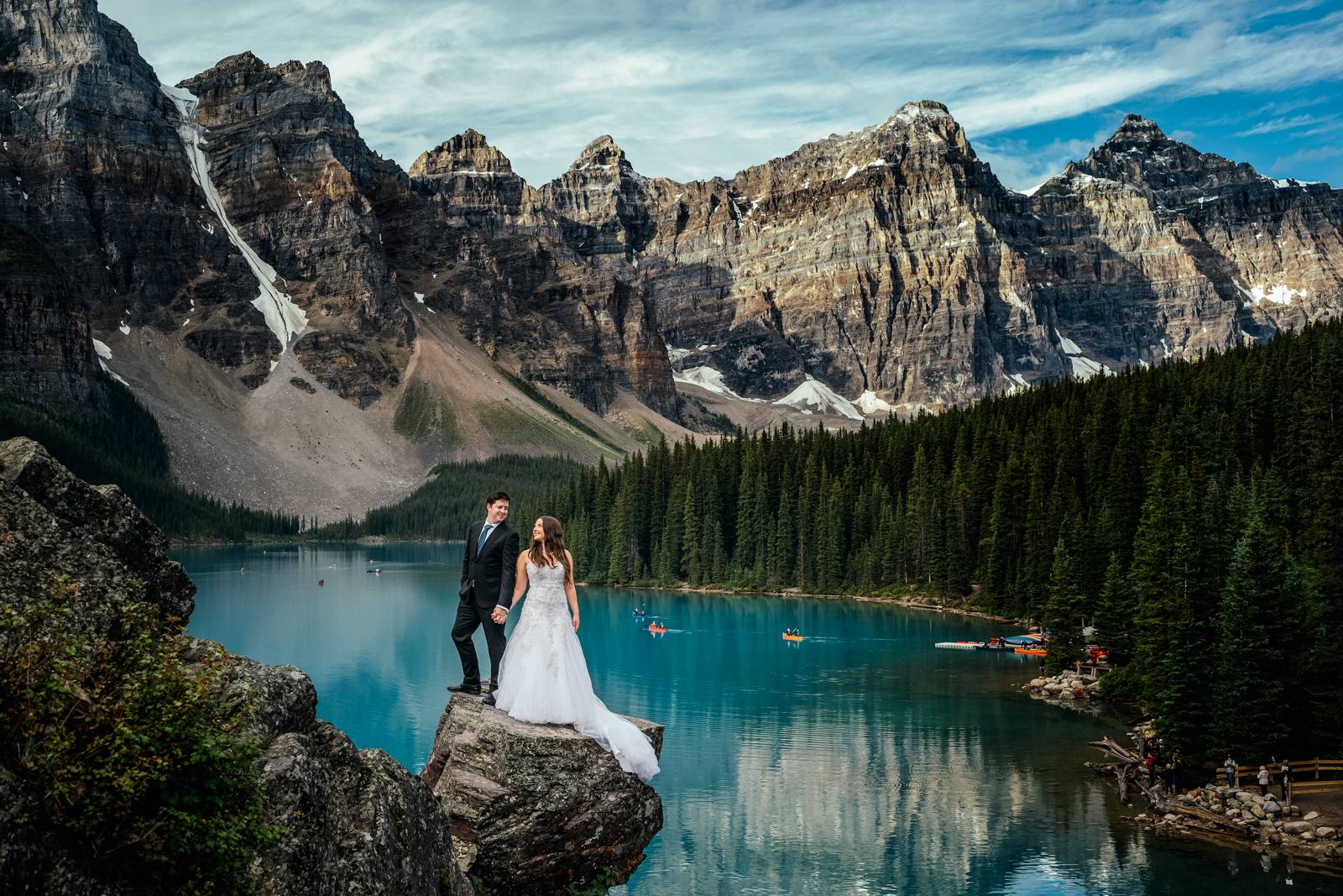 married couple at the moraine lake