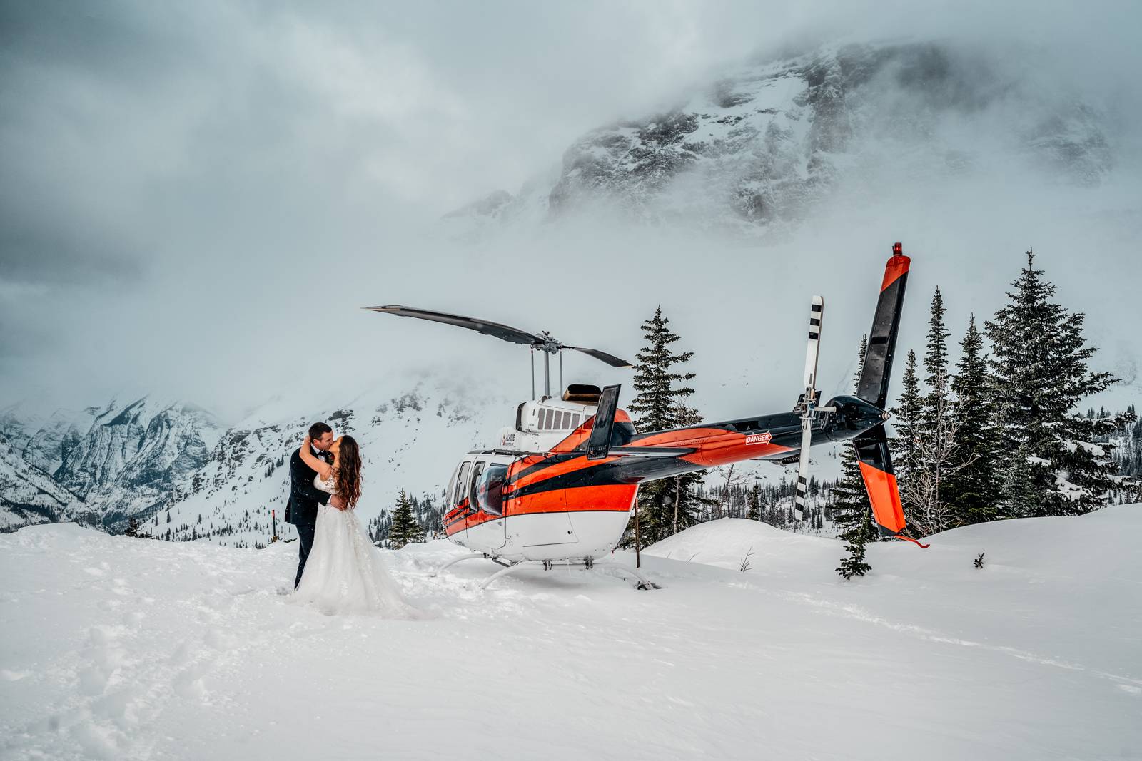 elopement kiss at the helicopter