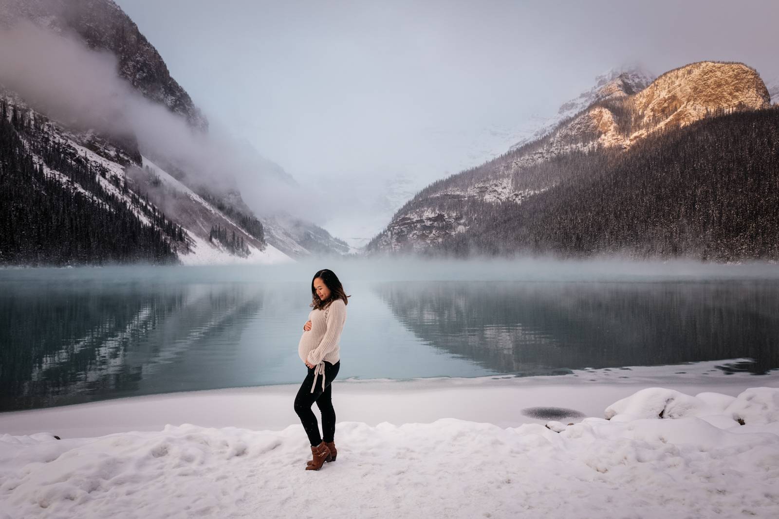 Sunrise-maternity-portrait-at-lake-louise