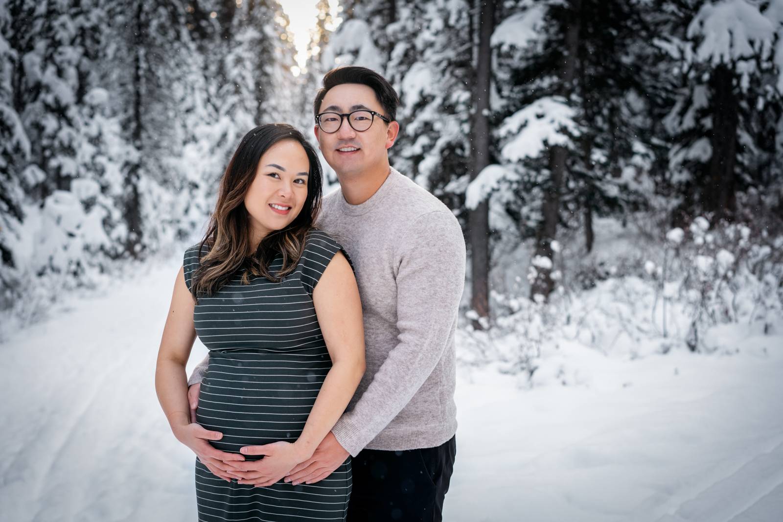 Winter Maternity Photo  Winter maternity photos, Maternity photo