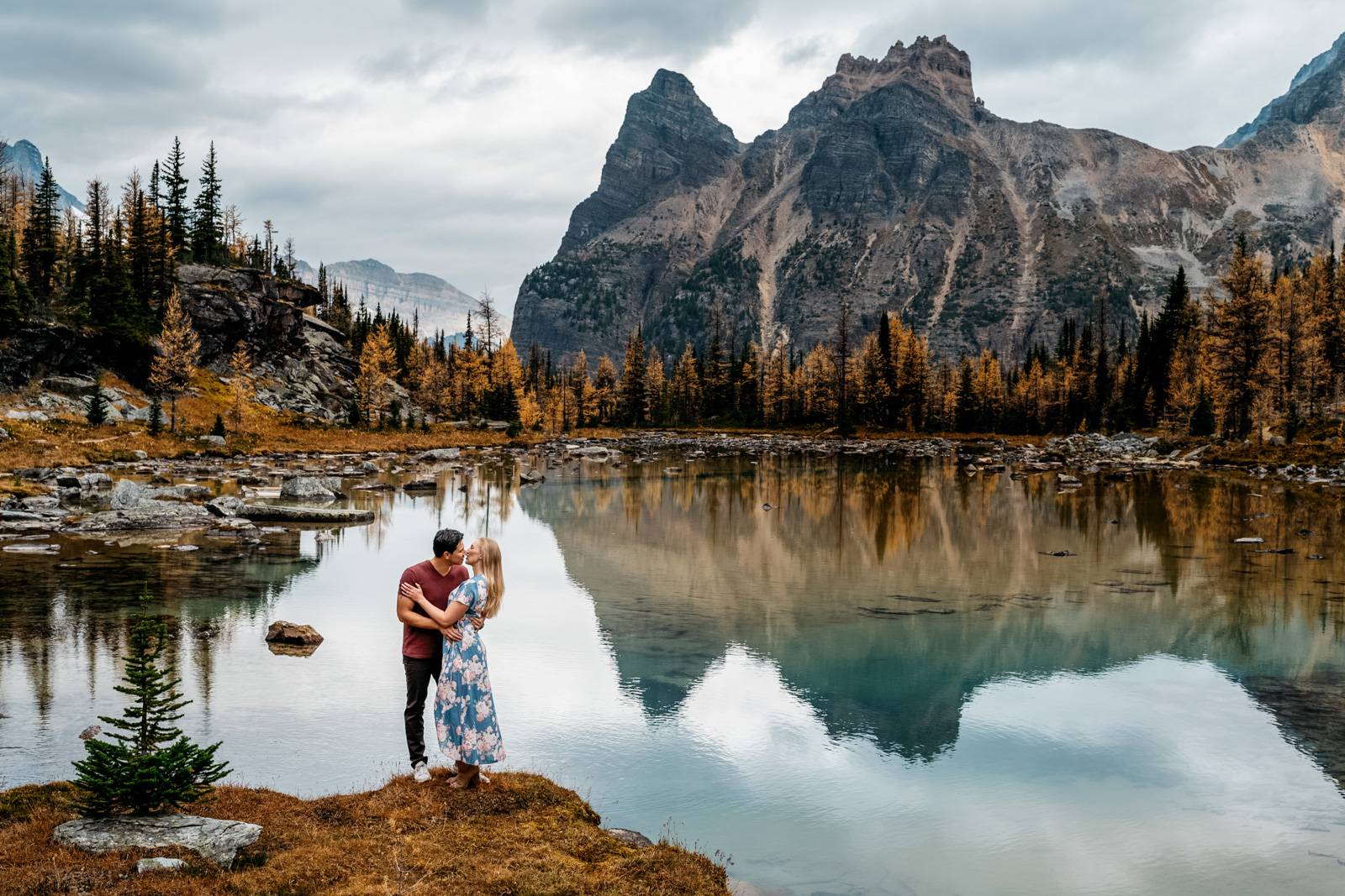 romantic kiss at the lake