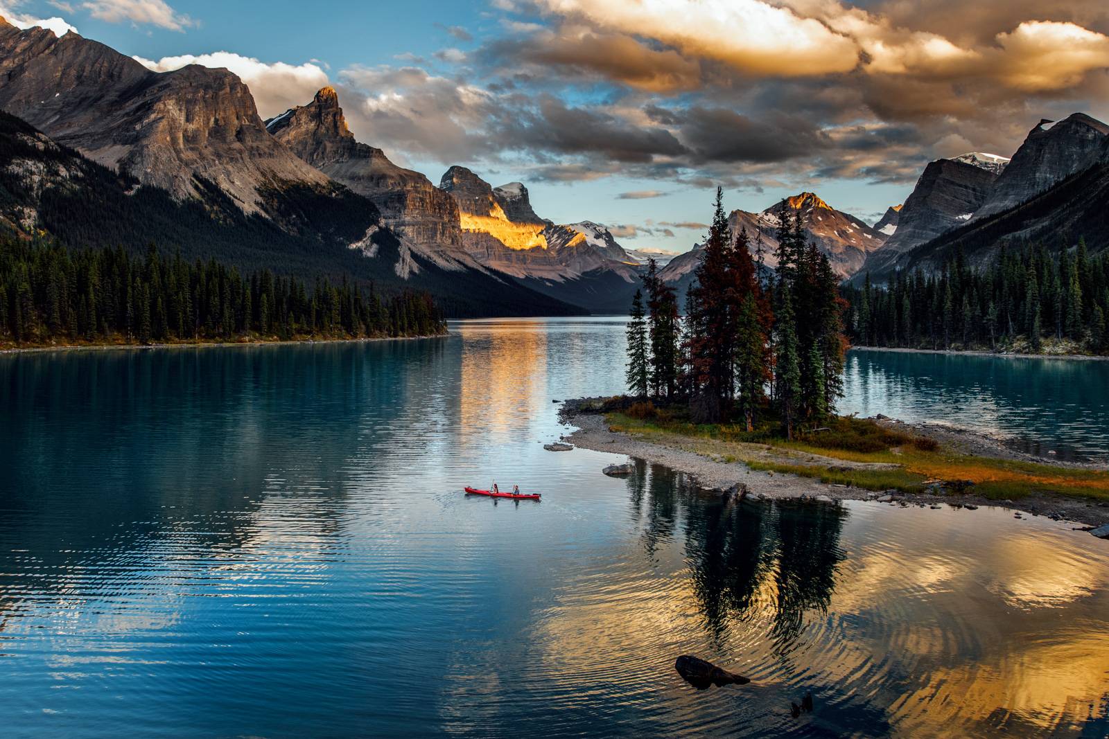 sunset kayaking elopement at spirit island