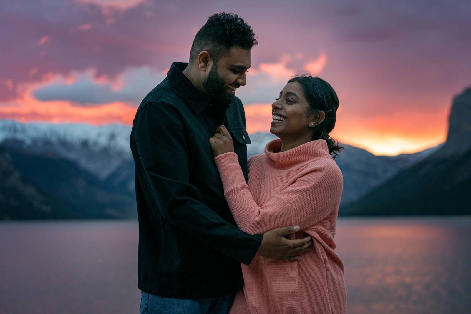 couple laughing at lake minnewanka