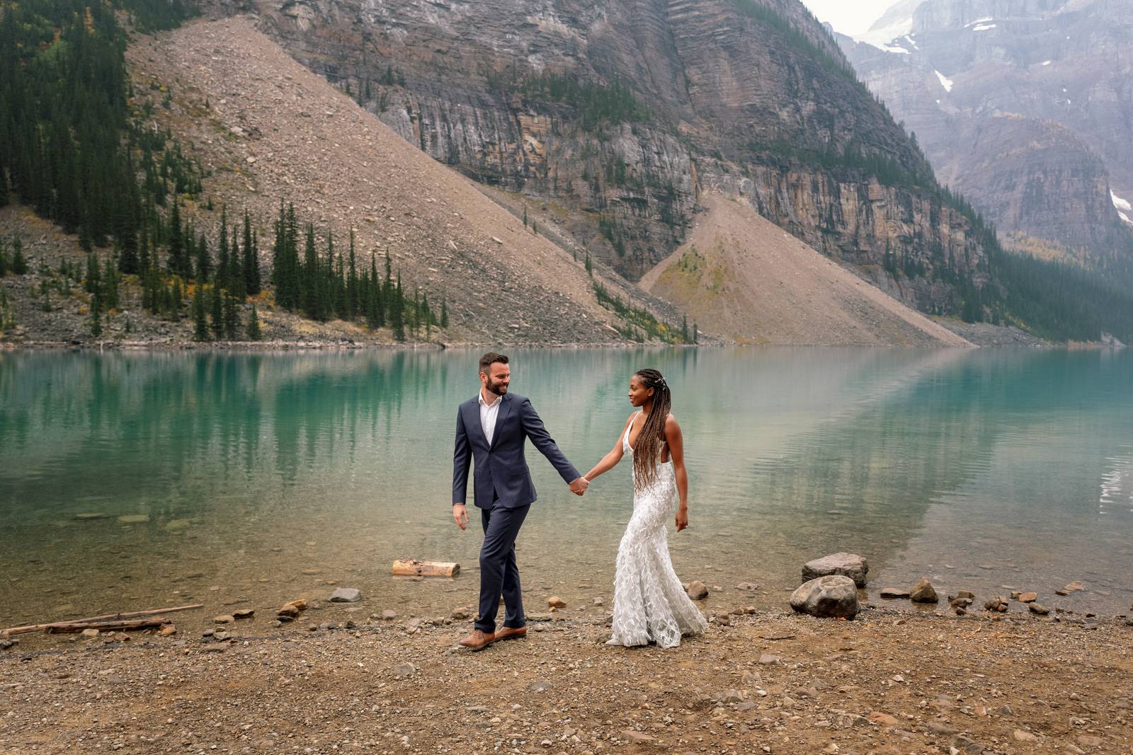 elegant elopement at moraine lake