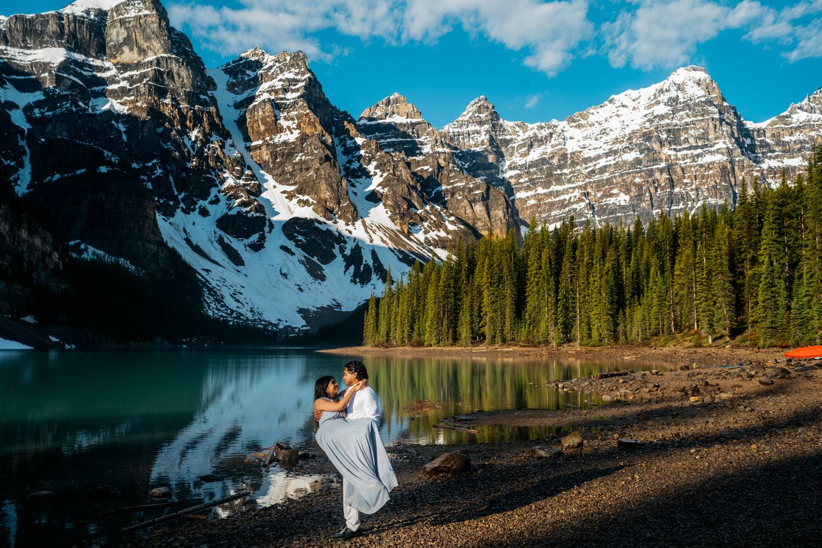 couple having fun at moraine lake