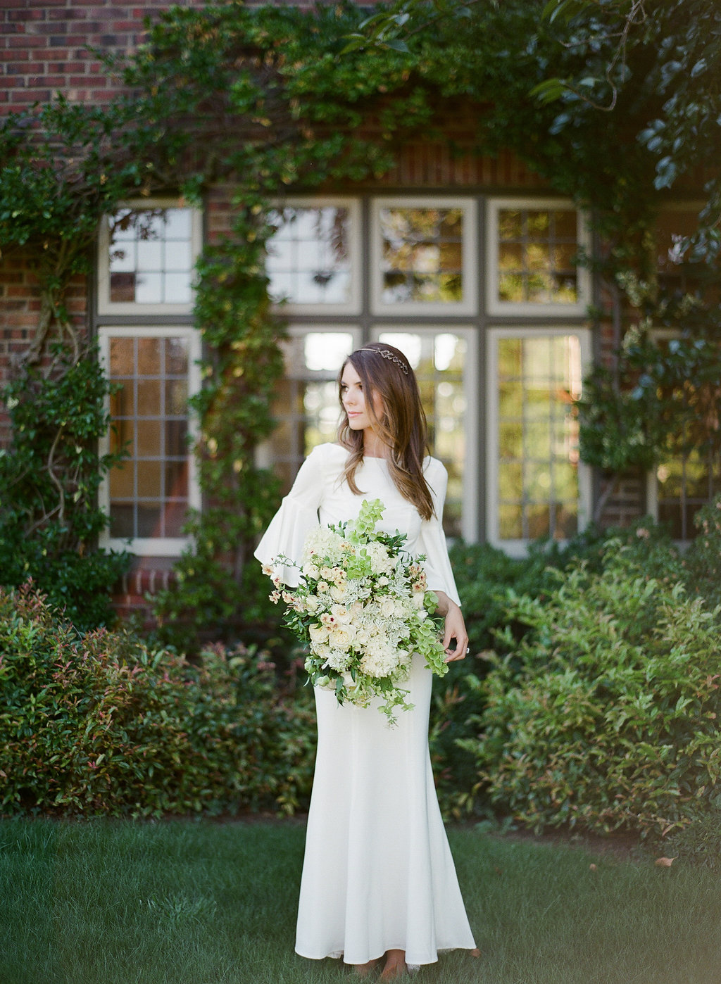 Fresh & organic garden-styled bridal shoot