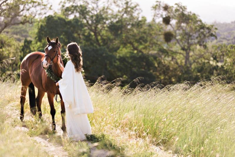 natural bride, bohemian, rustic, horse, outdoor wedding, nature 
