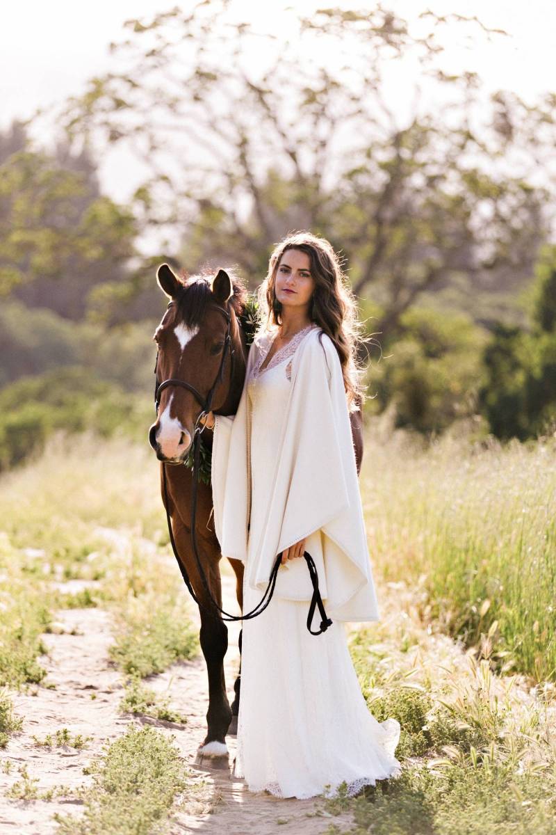 natural bride, bohemian, rustic, horse, outdoor wedding, nature, wedding poncho, white cashmere shaw