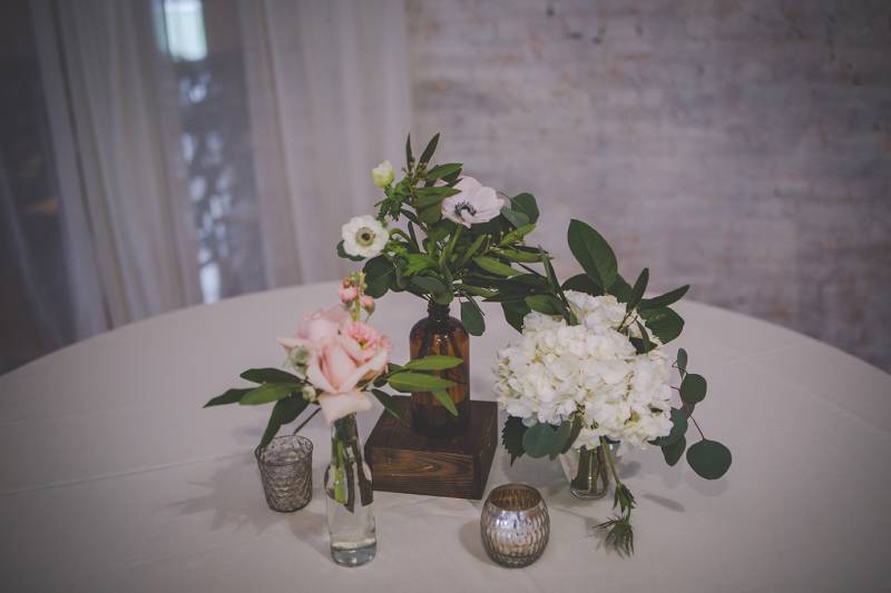 centerpieces, white floral, white flowers