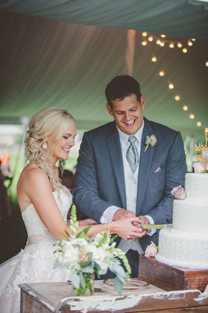 white cake, cutting cake, floral, cake floral