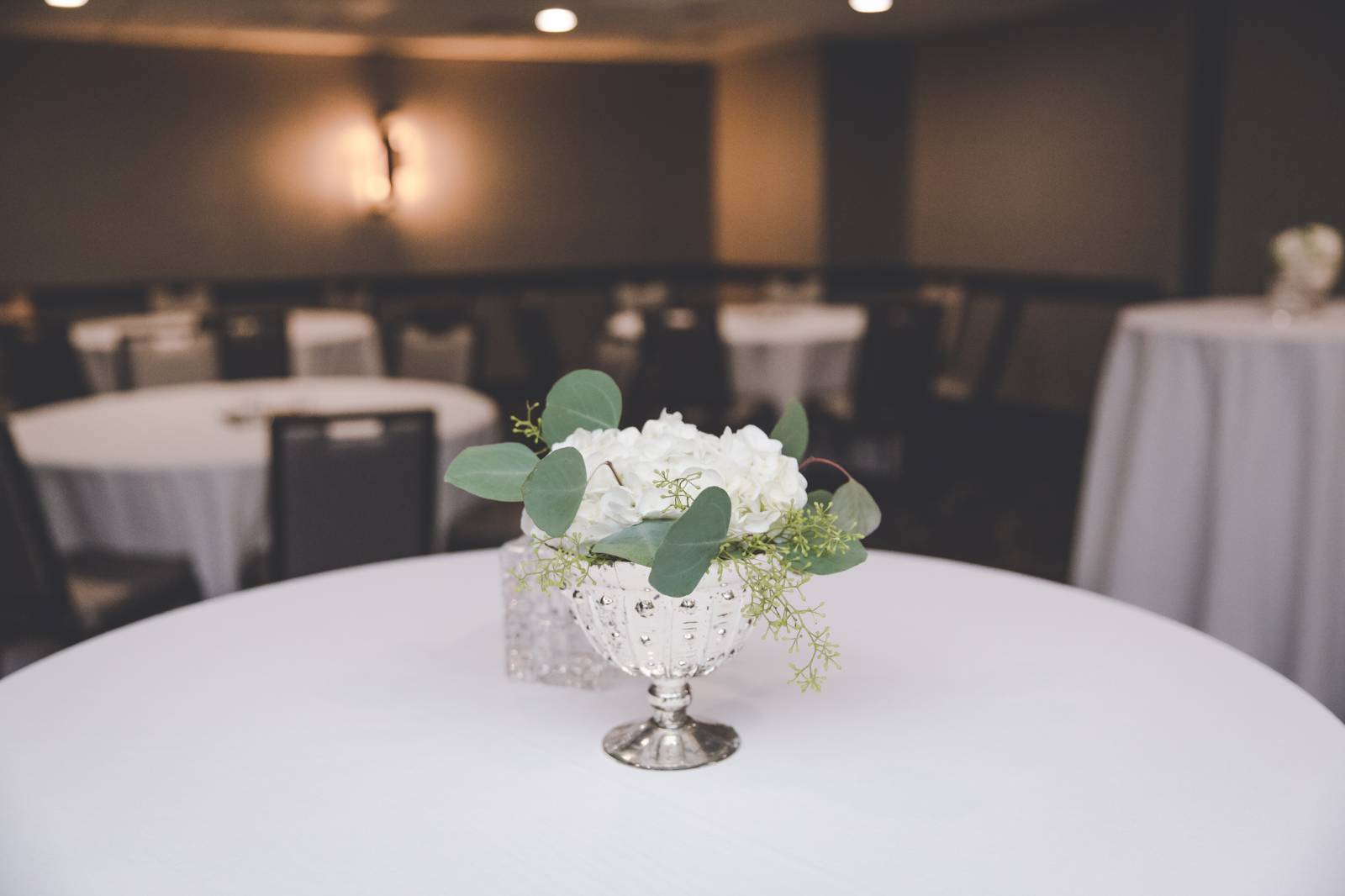 white floral centerpieces, flower centerpieces