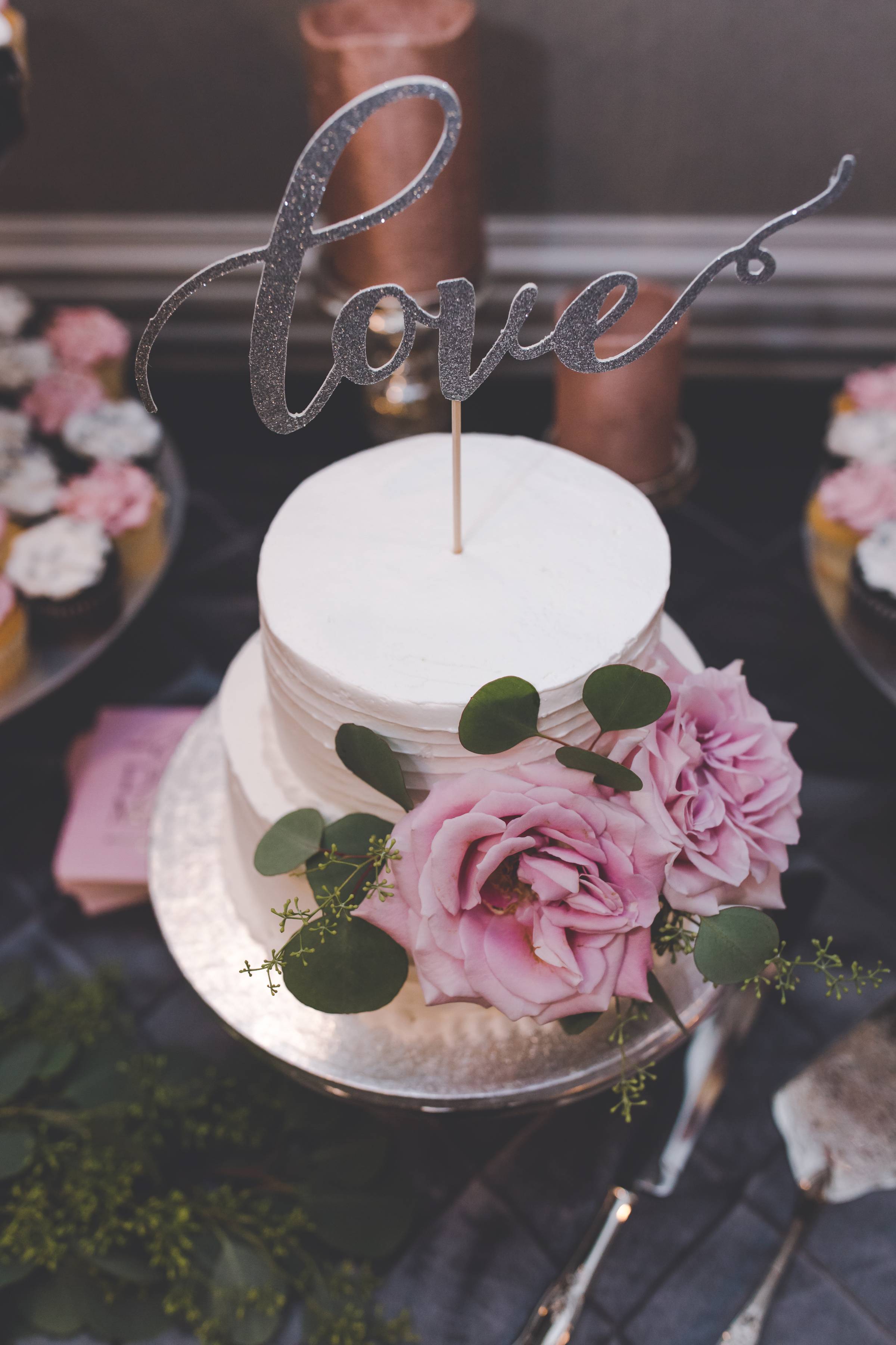 white cake, white wedding cake, cake