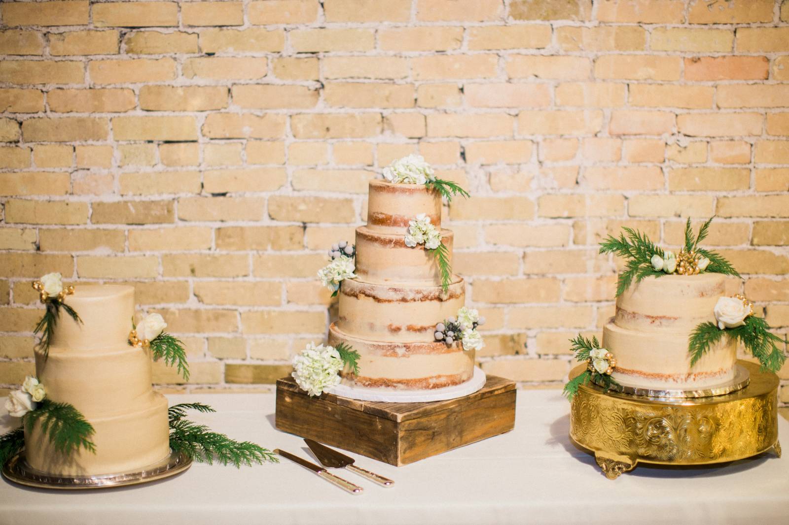 naked cake, winter wedding cake, minimalist wedding cake