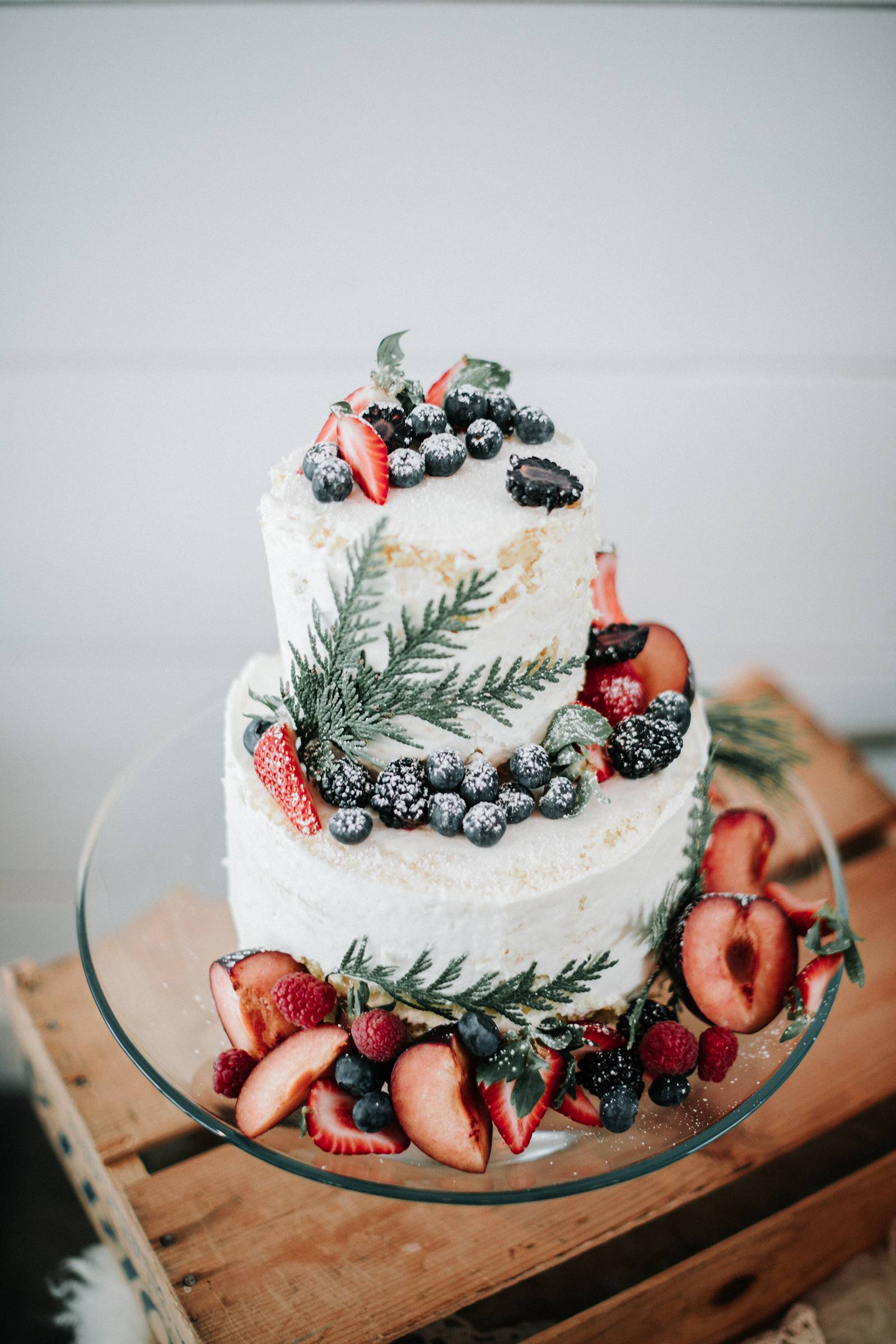 white wedding cake, christmas wedding cake, winter wedding cake, cake