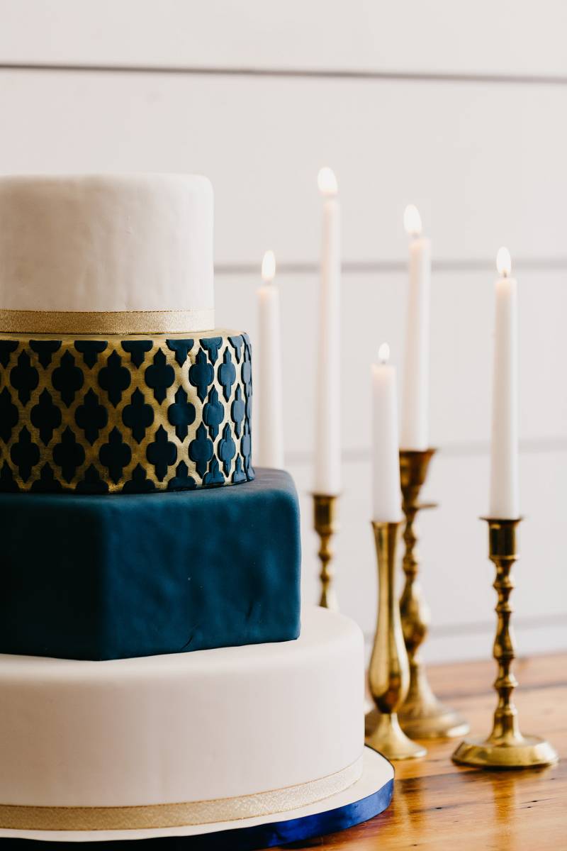 white navy blue gold geometric cake