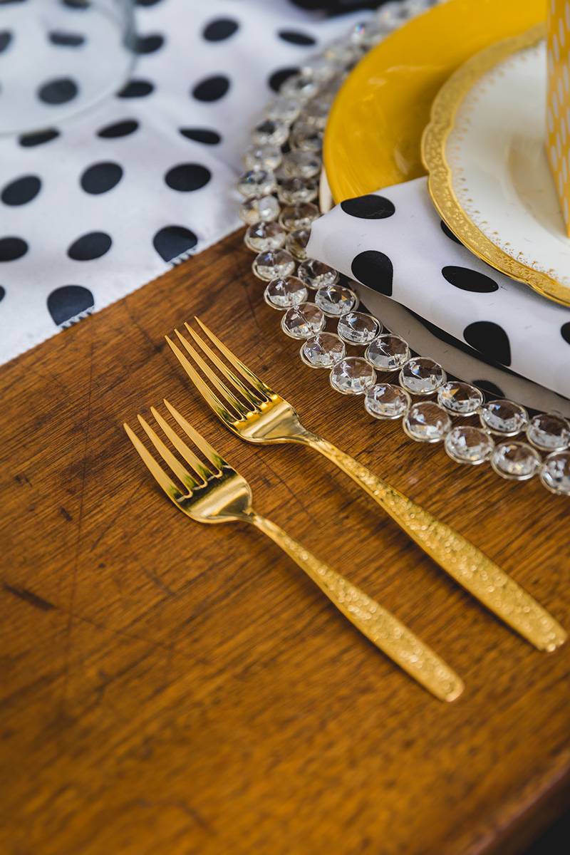 gold flatware, gold dinnerware, gold table setting