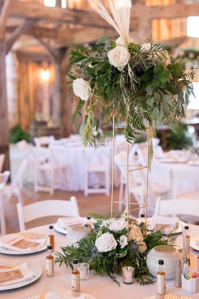 white greenery table centerpieces