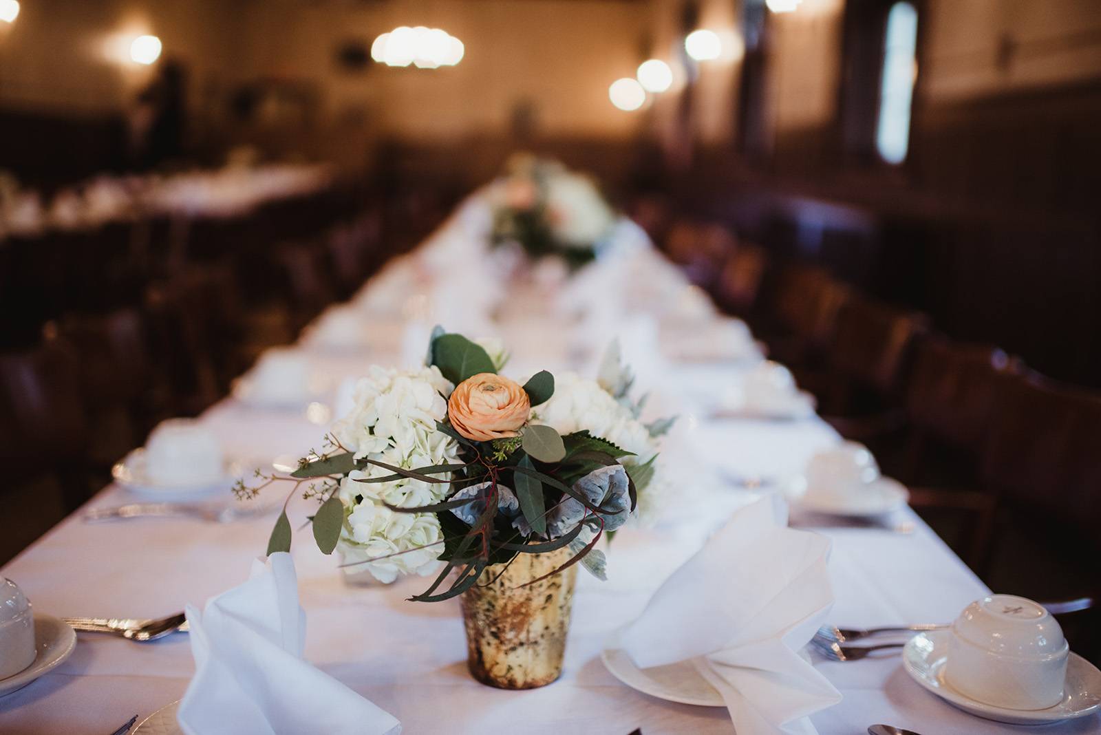 table centerpieces, peach centerpieces, peach floral, peach flowers, white hydrangeas centerpieces, 