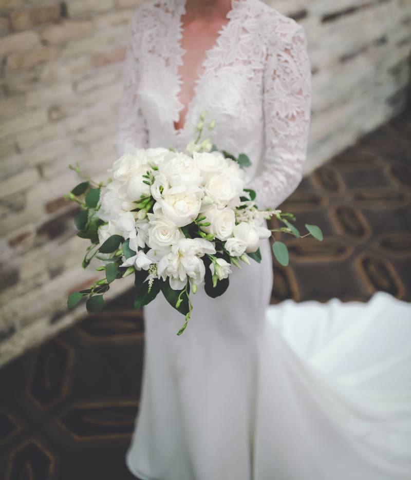 all white wedding bouquet flowers