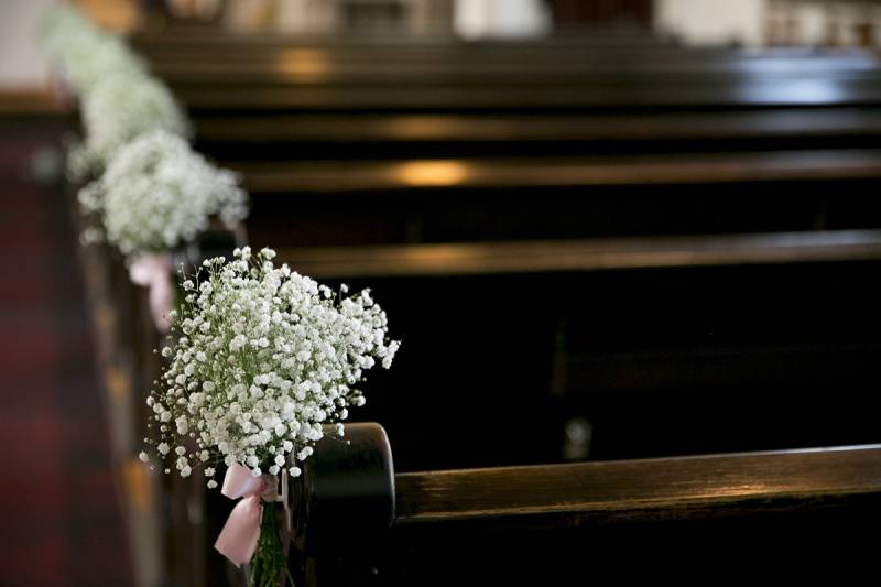 babys breath church pew flowers, chair side floral, chair floral,