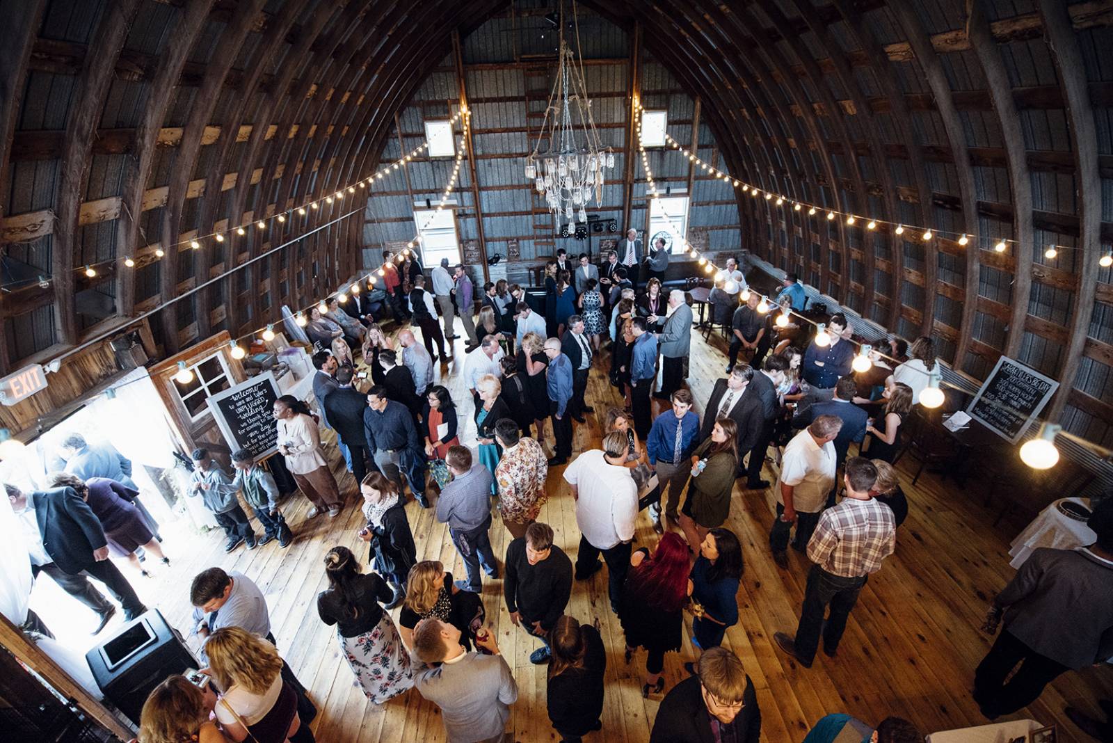 VINTAGE FARM INSPIRED MADISON WEDDING, SARA + TYLER�