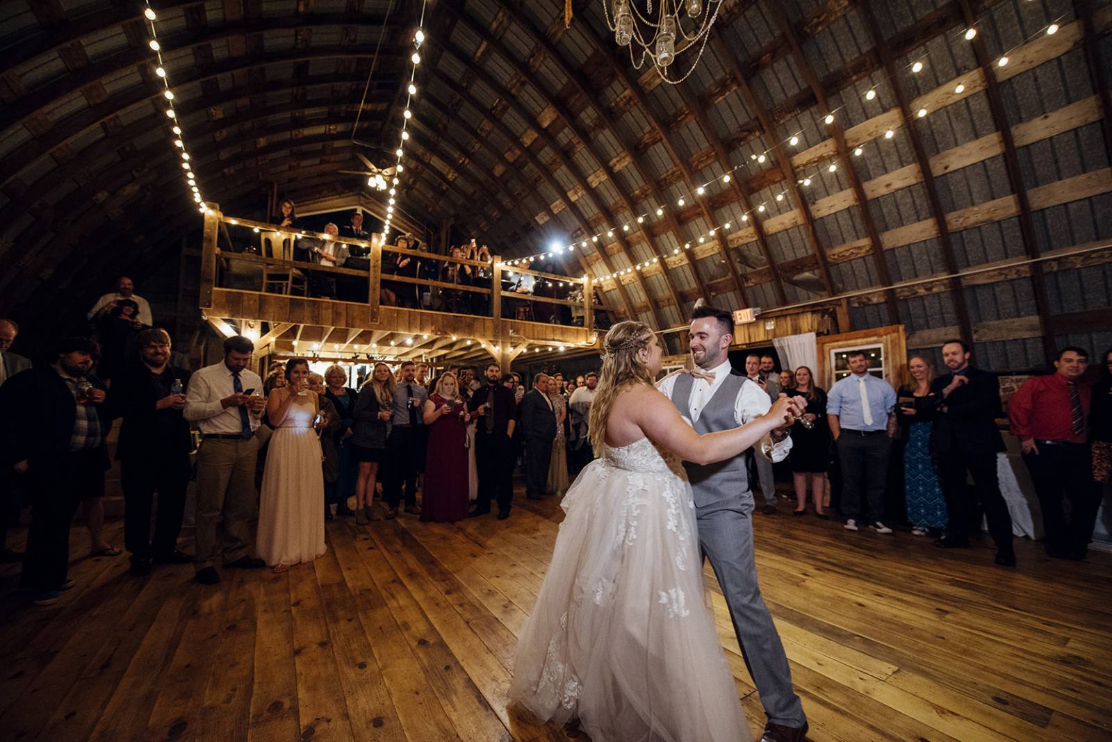 VINTAGE FARM INSPIRED MADISON WEDDING, SARA + TYLER�