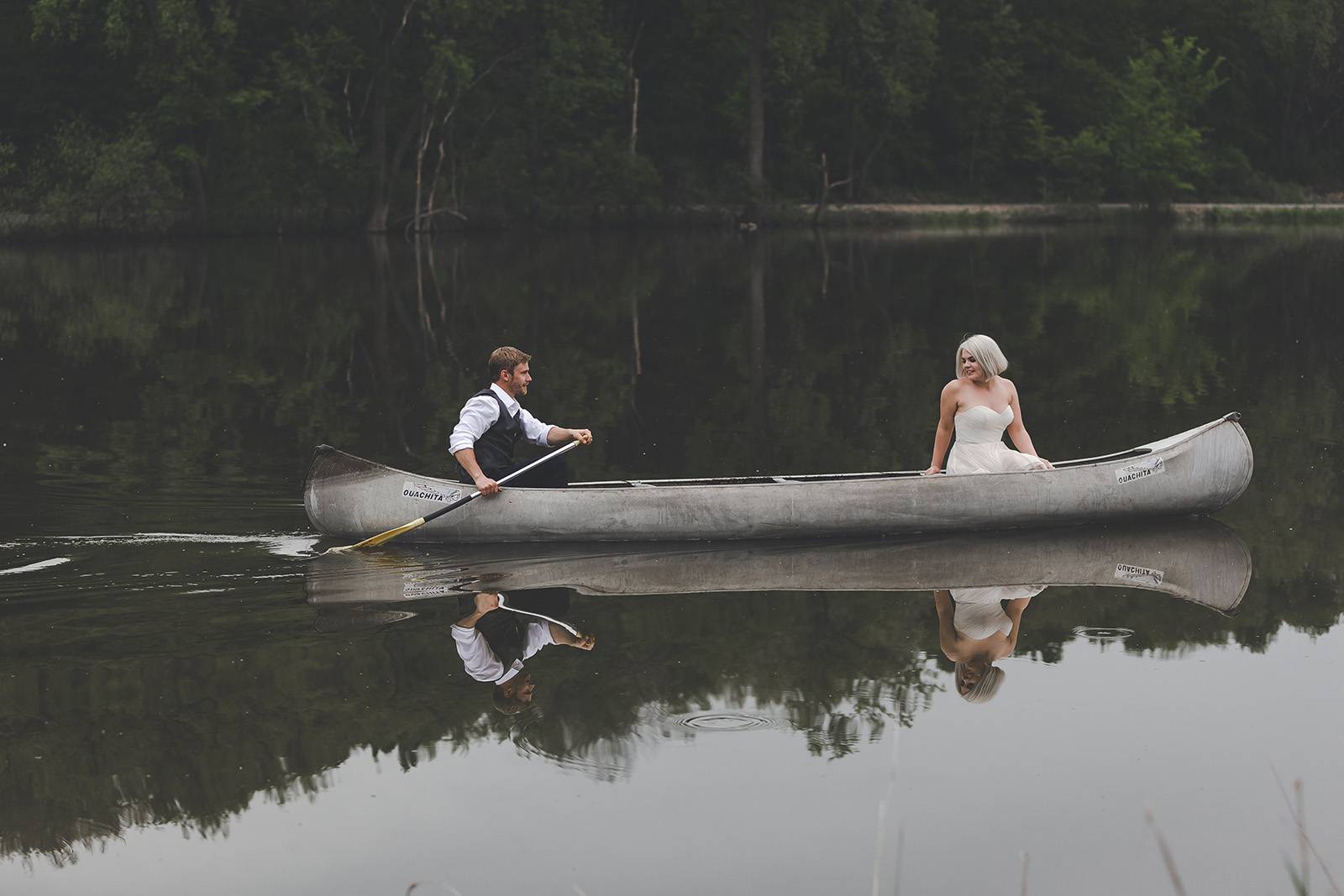 wedding canoe, wedding portrait photo ideas, lake wedding