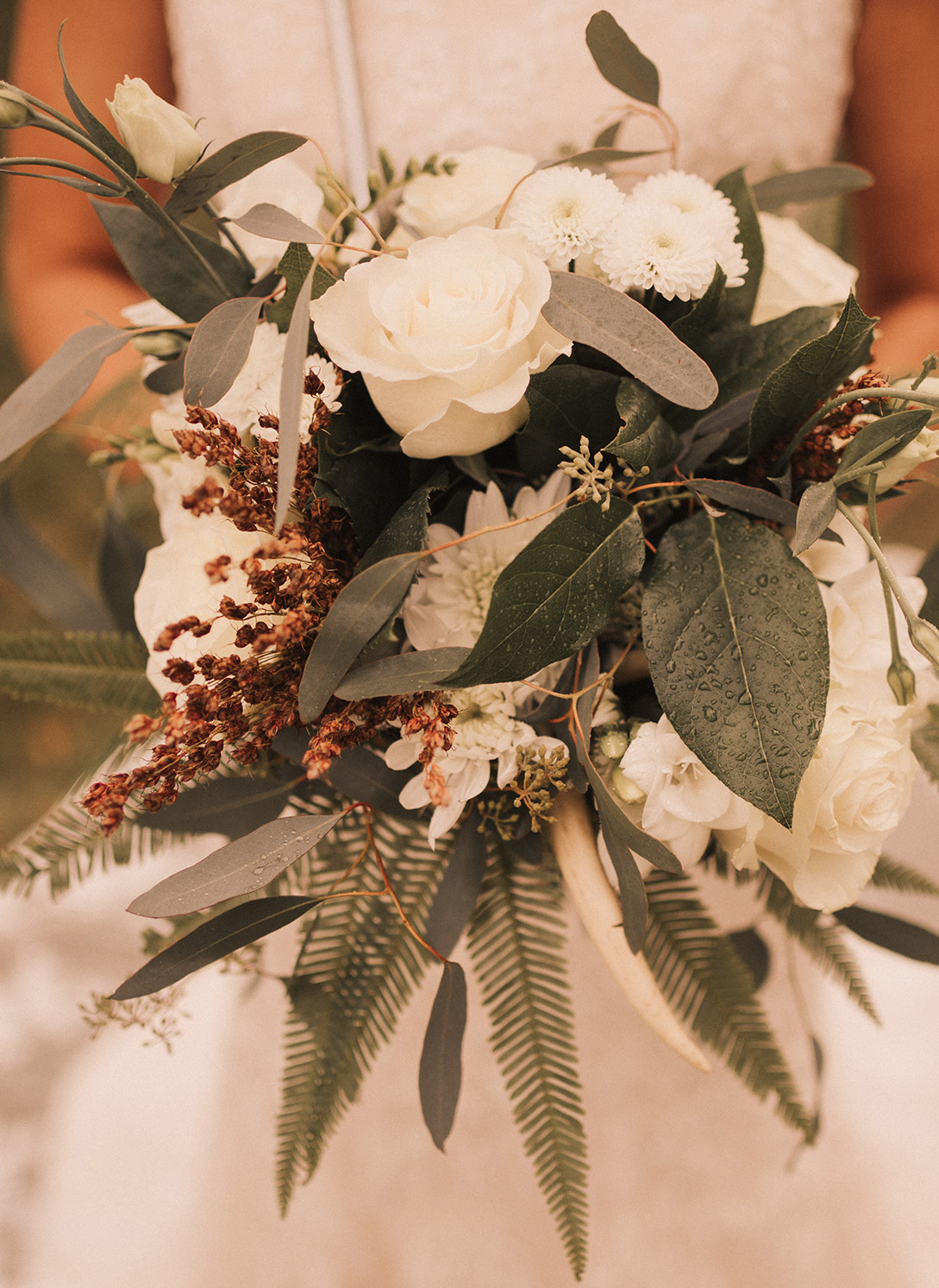 white bouquet, bridal bouquet, wedding bouquet, greenery, white flowers