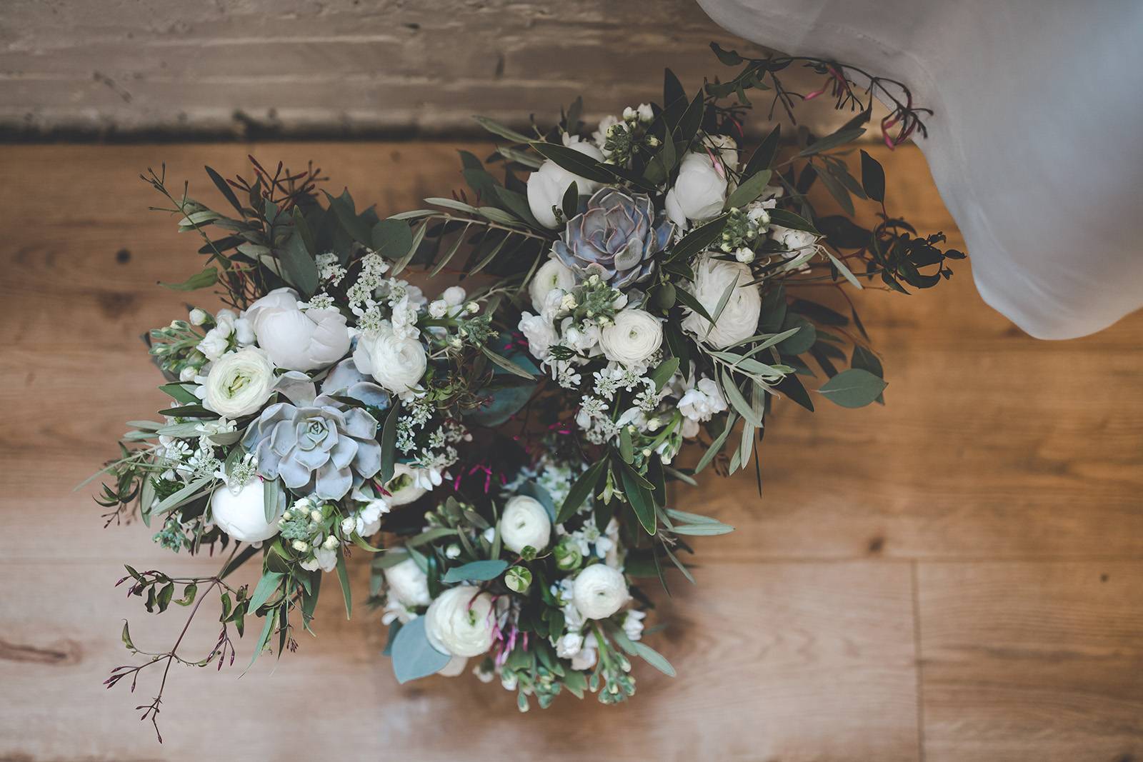 white bouquet, white flowers