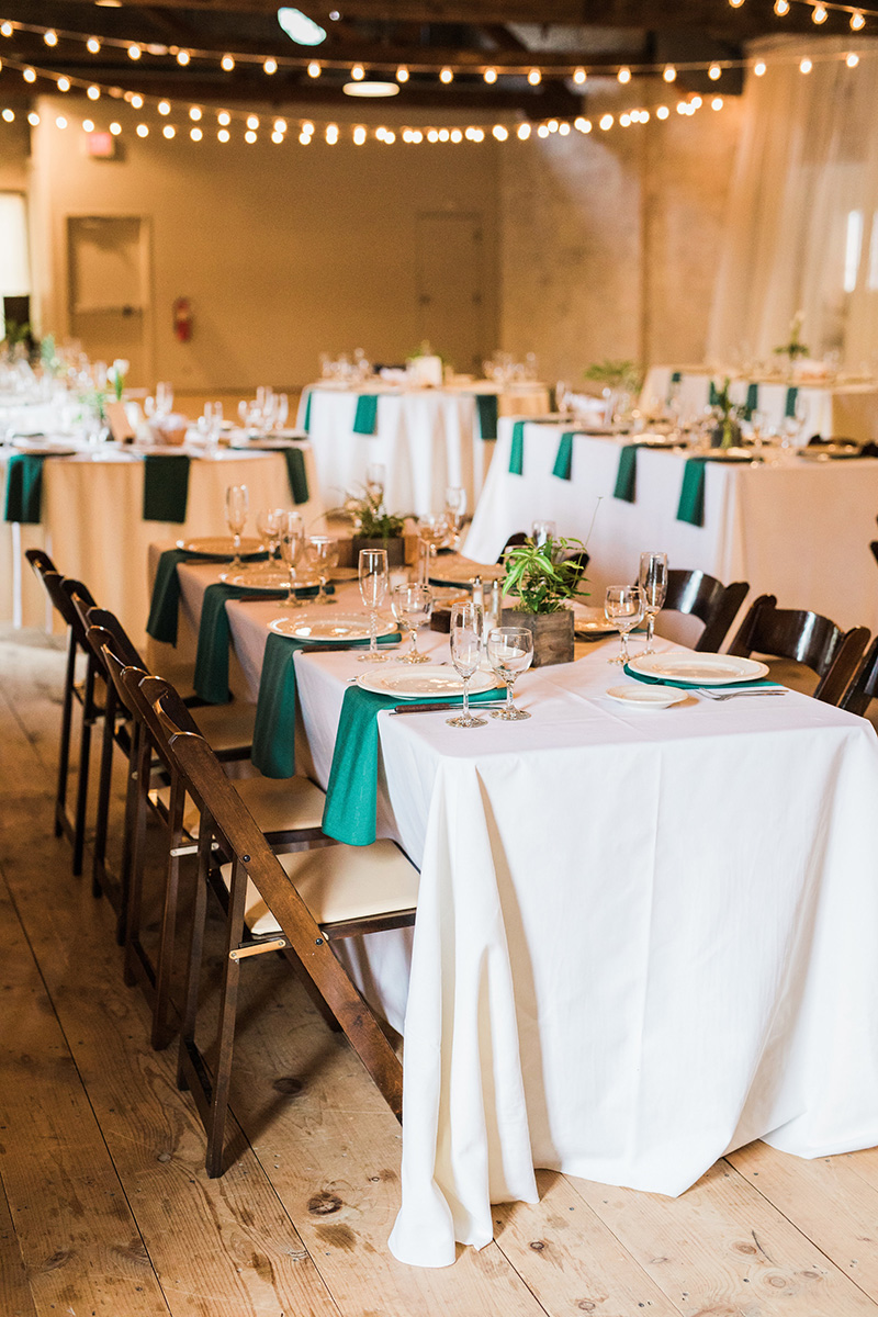 minimalist greenery wedding table