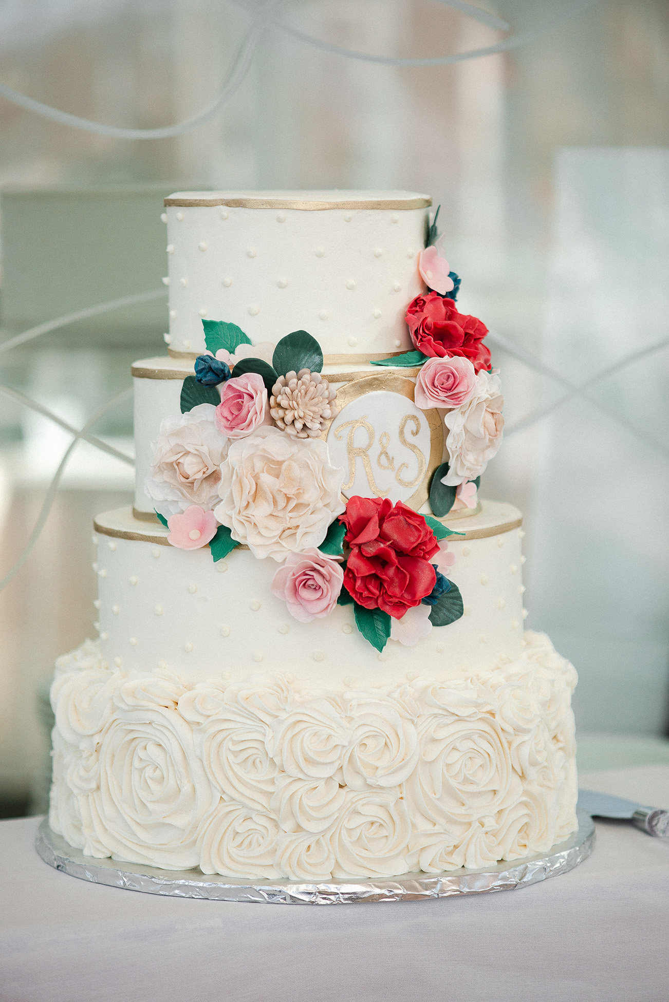 white gold wedding cake flowers