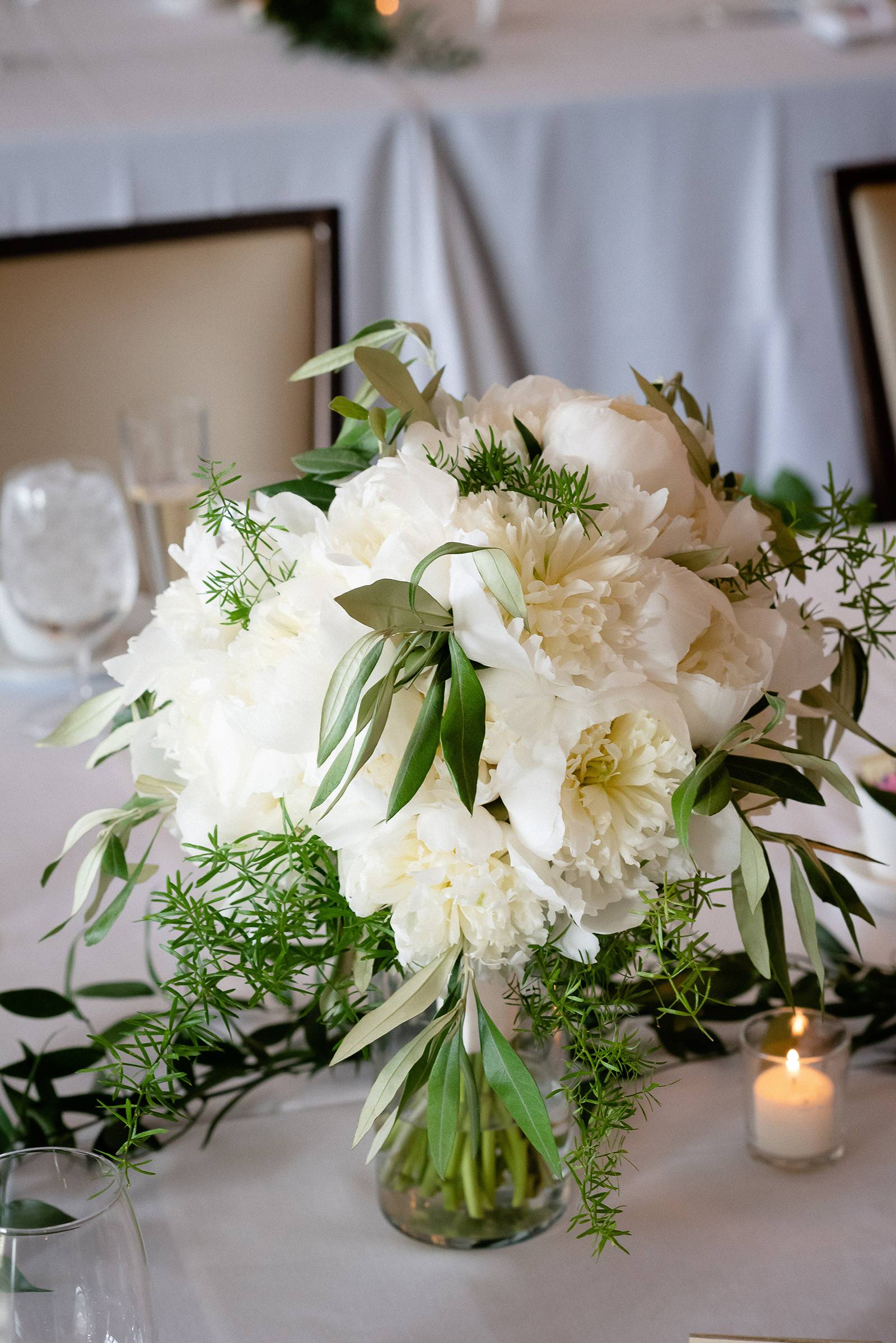 white peonies centerpieces