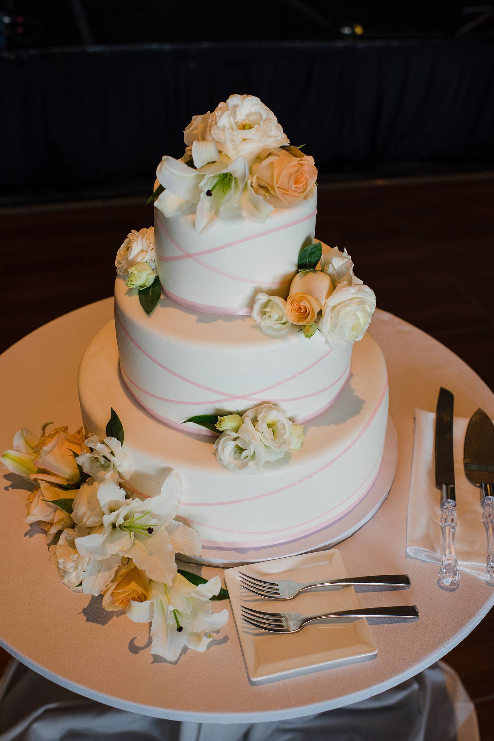 peach blush wedding cake