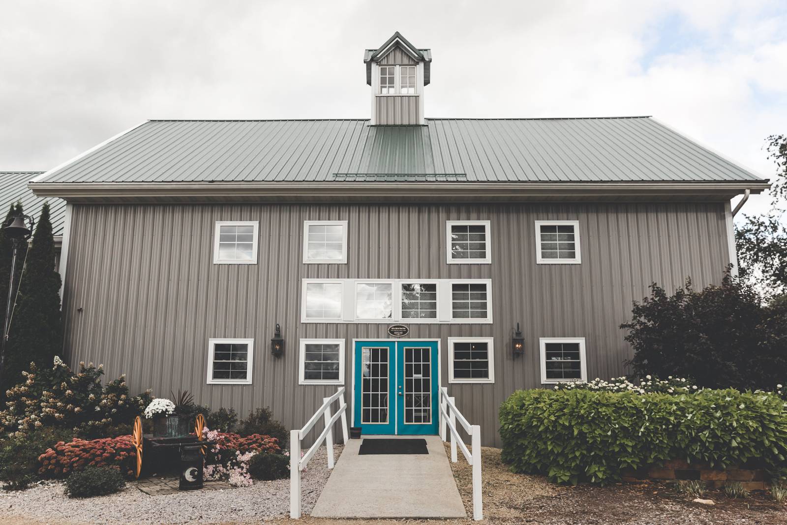 Wisconsin Barn Wedding Full Of Rustic Elegance Jean Marie