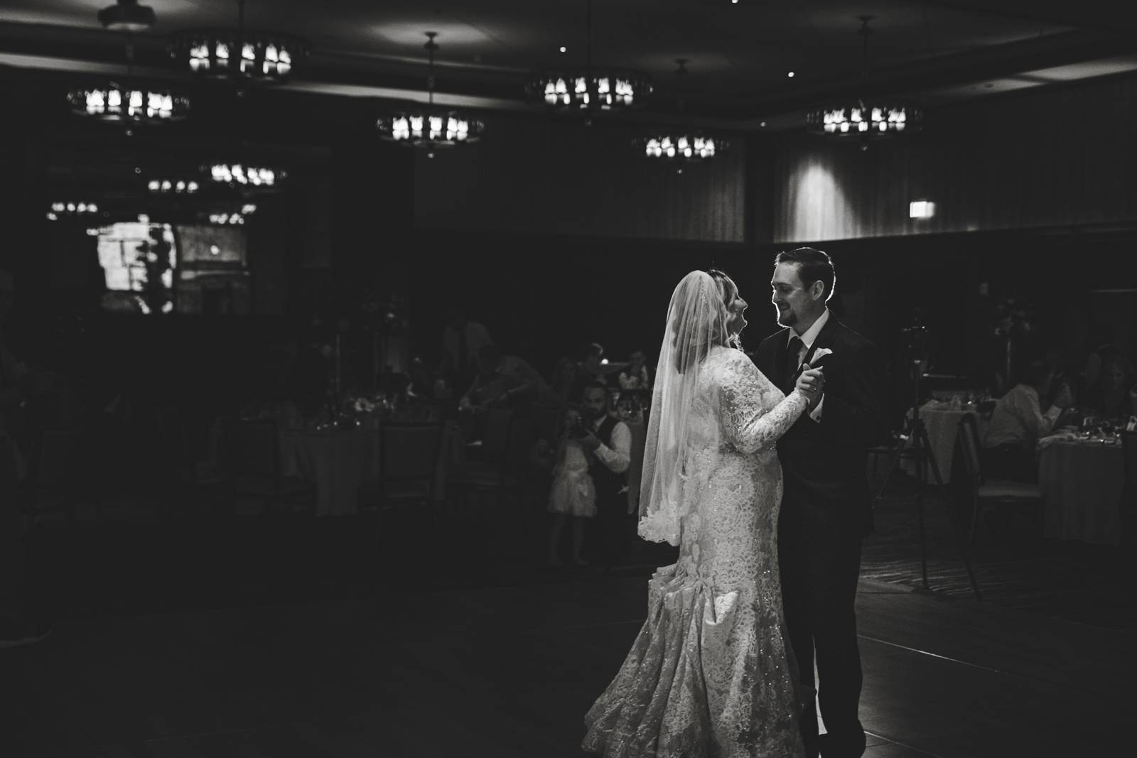 first dance, newly weds